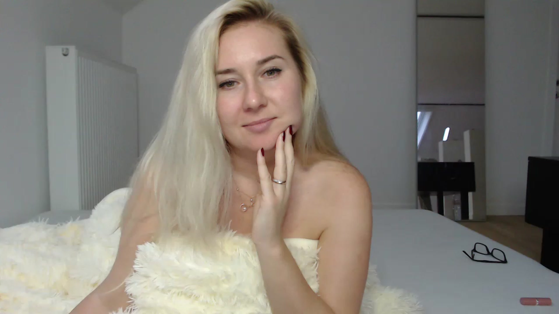 Gallery image thumbnail from BAHAMA_NIGHT's myfreecams stream on, 11/15/2022, 16:00 image 14 of 20