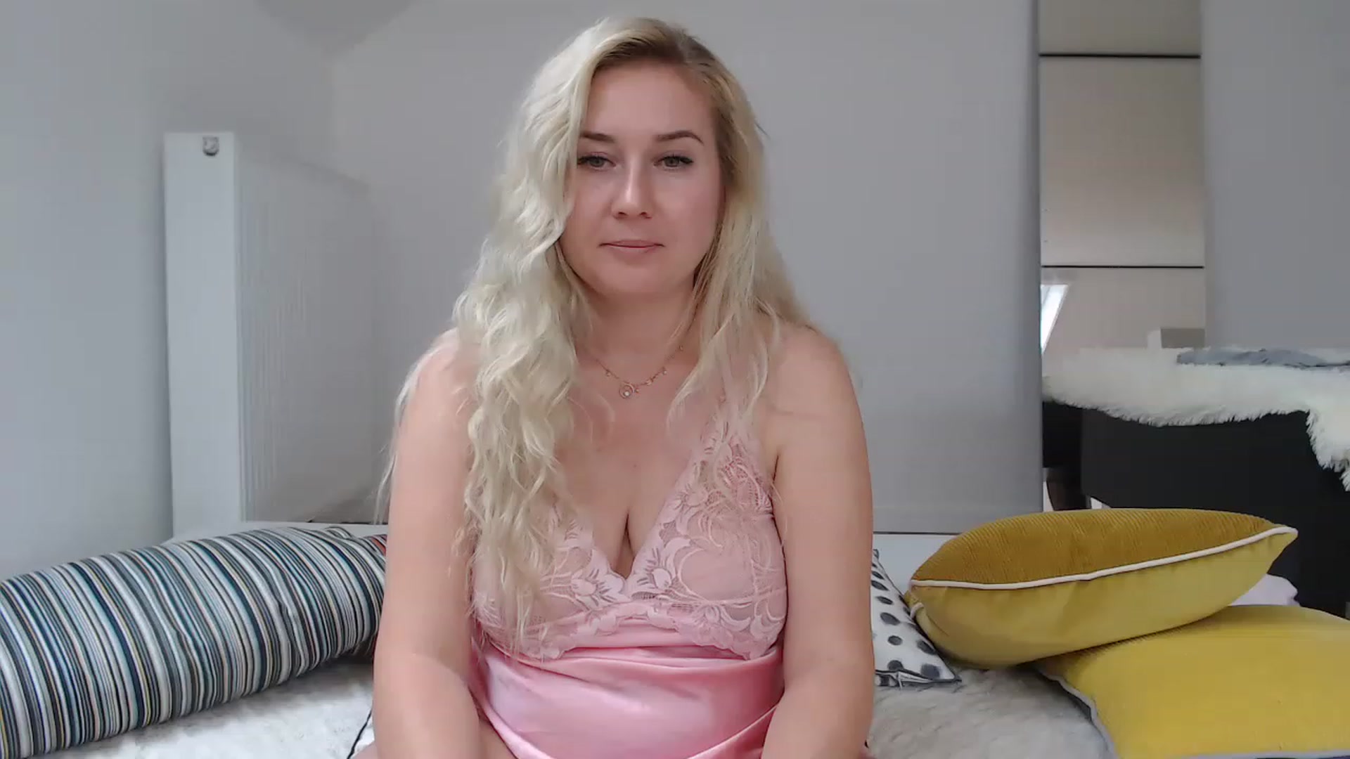 Gallery image thumbnail from BAHAMA_NIGHT's myfreecams stream on, 11/18/2022, 11:35 image 7 of 20