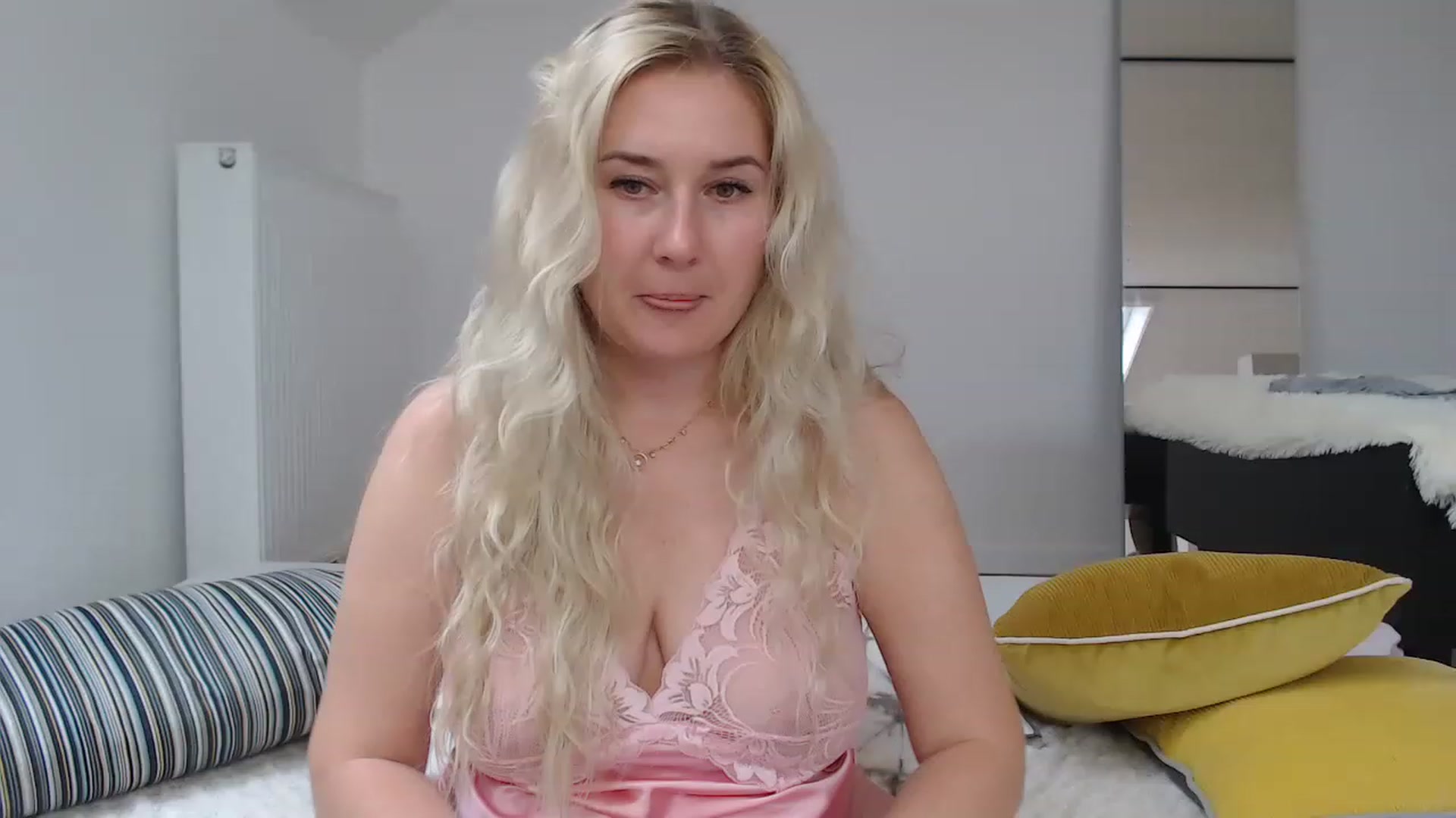 Gallery image thumbnail from BAHAMA_NIGHT's myfreecams stream on, 11/18/2022, 11:35 image 16 of 20