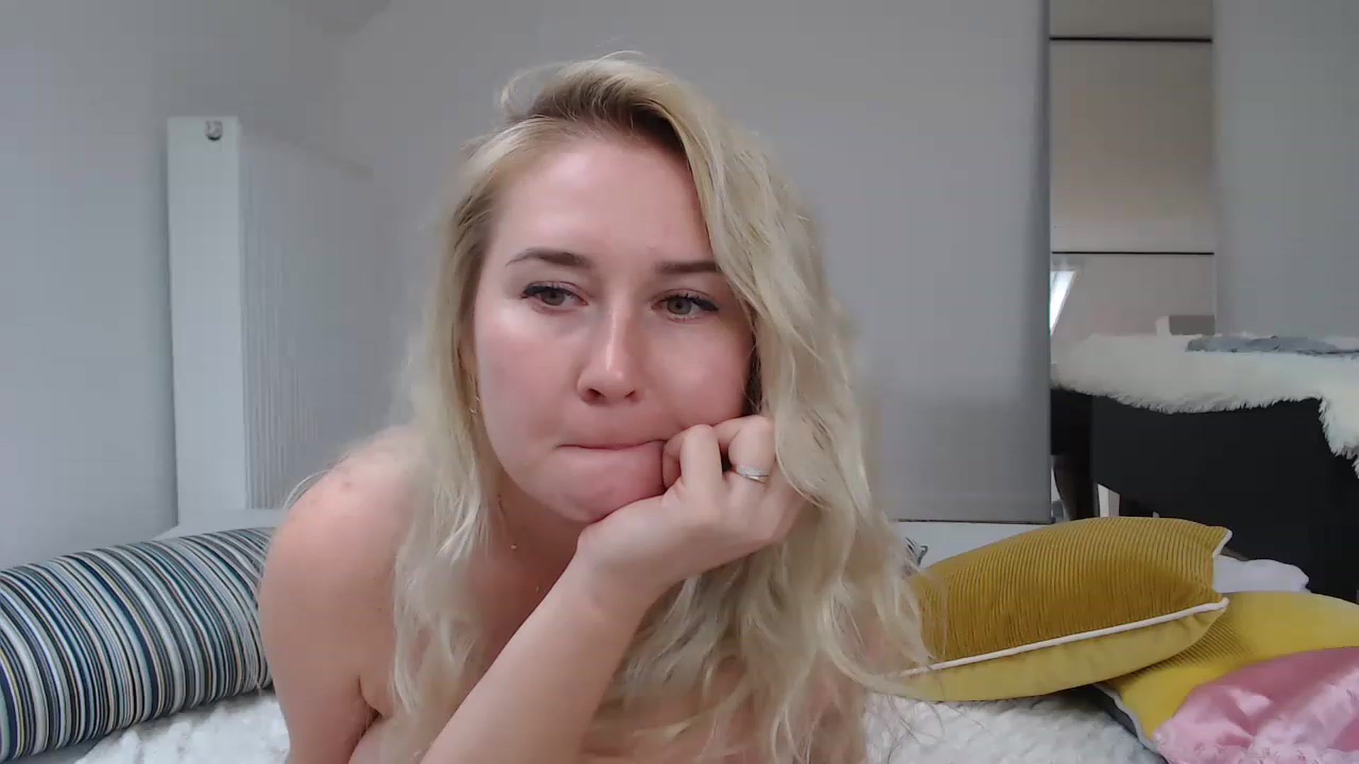 Gallery image thumbnail from BAHAMA_NIGHT's myfreecams stream on, 11/18/2022, 13:14 image 17 of 20
