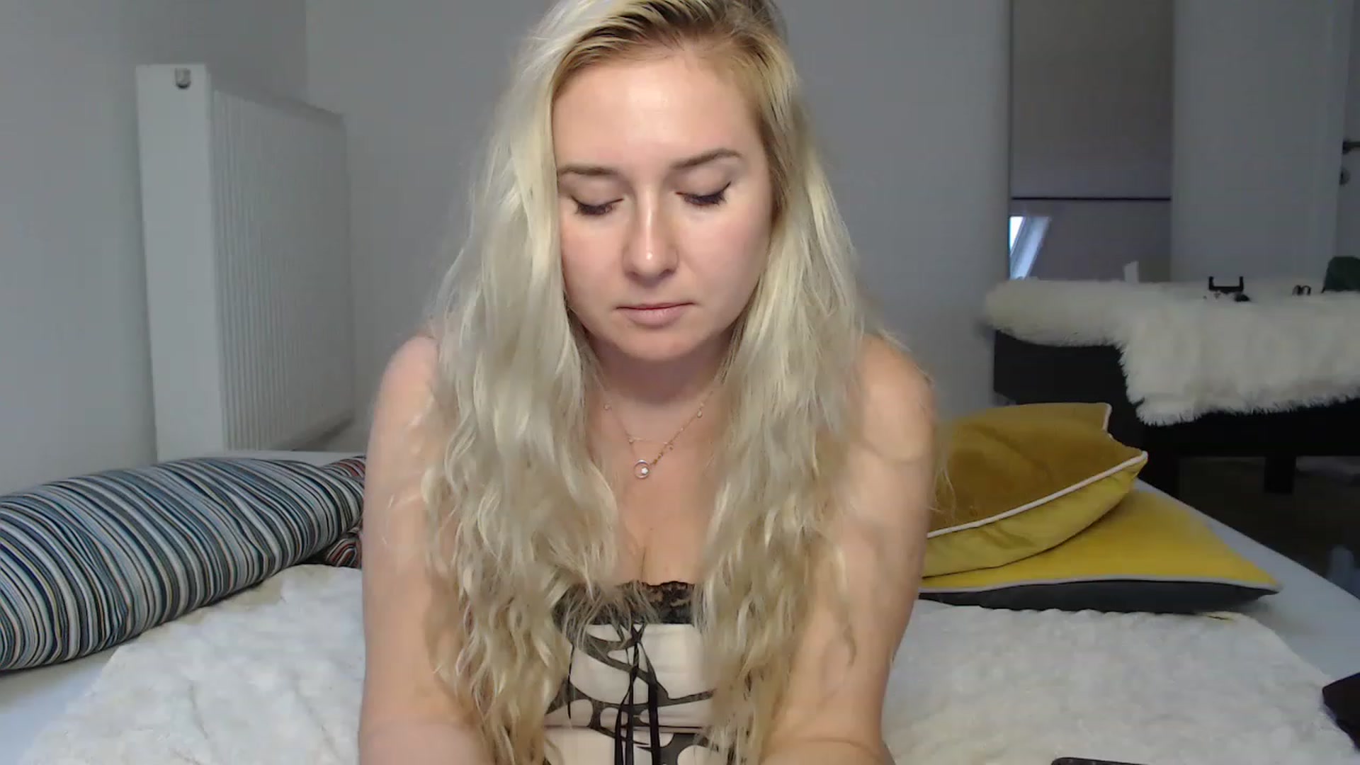 Gallery image thumbnail from BAHAMA_NIGHT's myfreecams stream on, 11/21/2022, 15:41 image 11 of 20