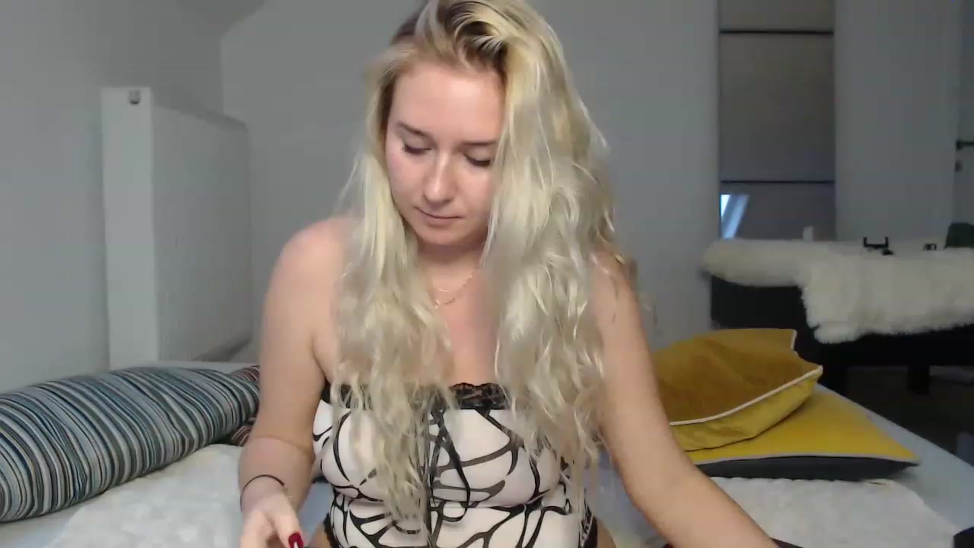 Gallery image thumbnail from BAHAMA_NIGHT's myfreecams stream on, 11/21/2022, 15:41 image 17 of 20