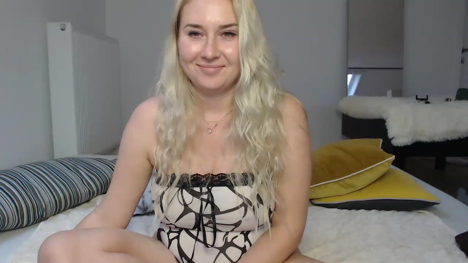 Gallery image thumbnail from BAHAMA_NIGHT's myfreecams stream on, 11/21/2022, 15:41 image 7 of 20