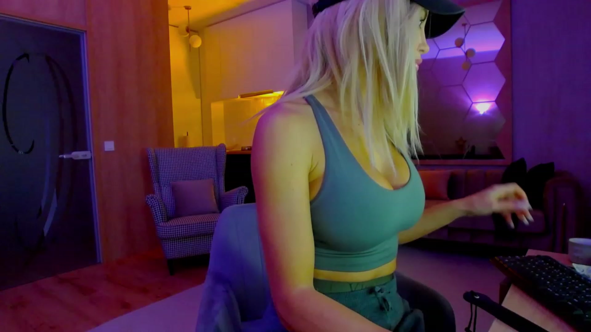 Gallery image thumbnail from BANDITAA's myfreecams stream on, 11/13/2023, 08:59 image 13 of 20