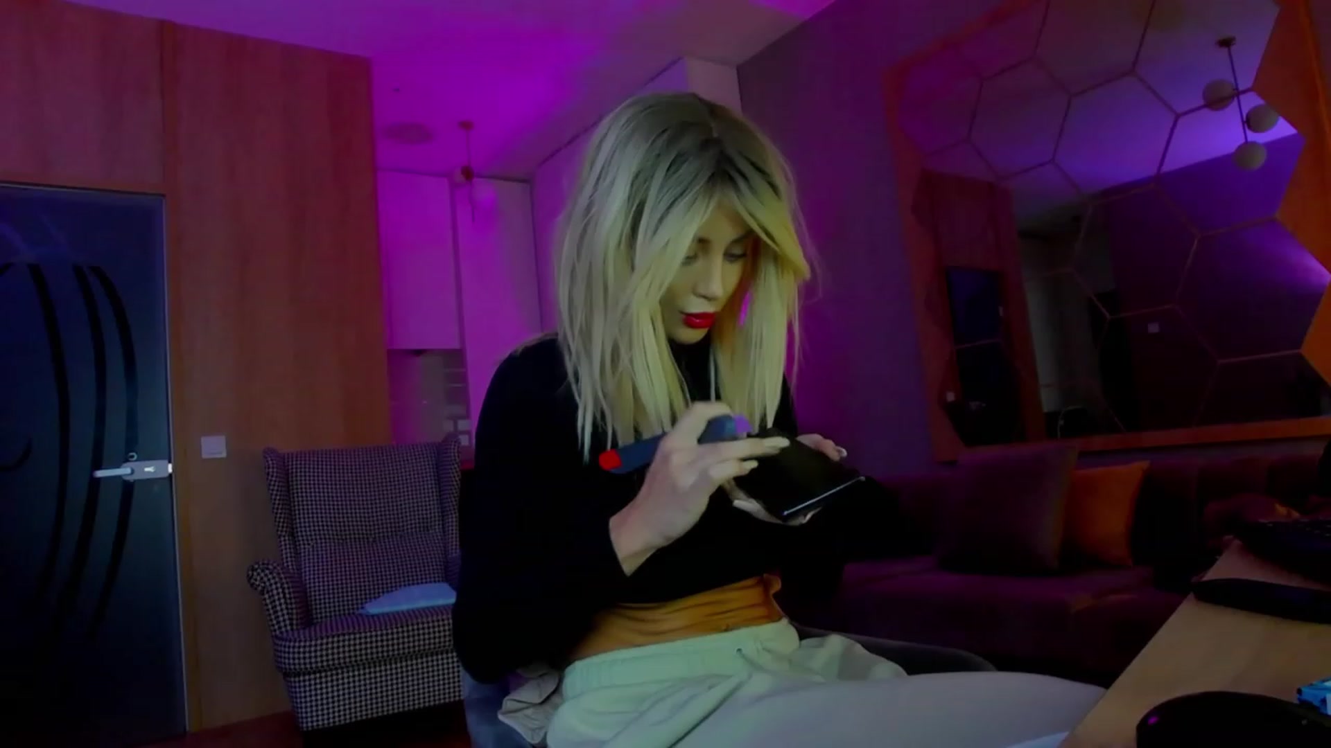 Gallery image thumbnail from BANDITAA's myfreecams stream on, 11/24/2023, 07:41 image 1 of 20