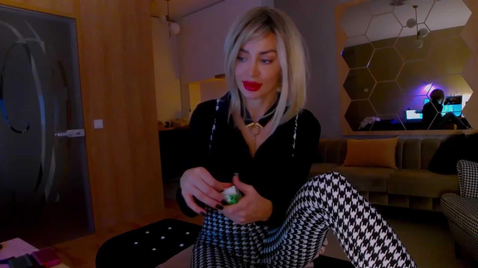 Gallery image thumbnail from BANDITAA's myfreecams stream on, 12/22/2023, 08:10 image 1 of 20