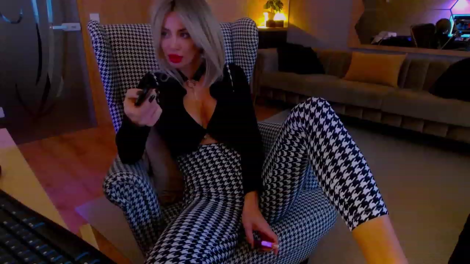 Gallery image thumbnail from BANDITAA's myfreecams stream on, 12/22/2023, 08:10 image 6 of 20