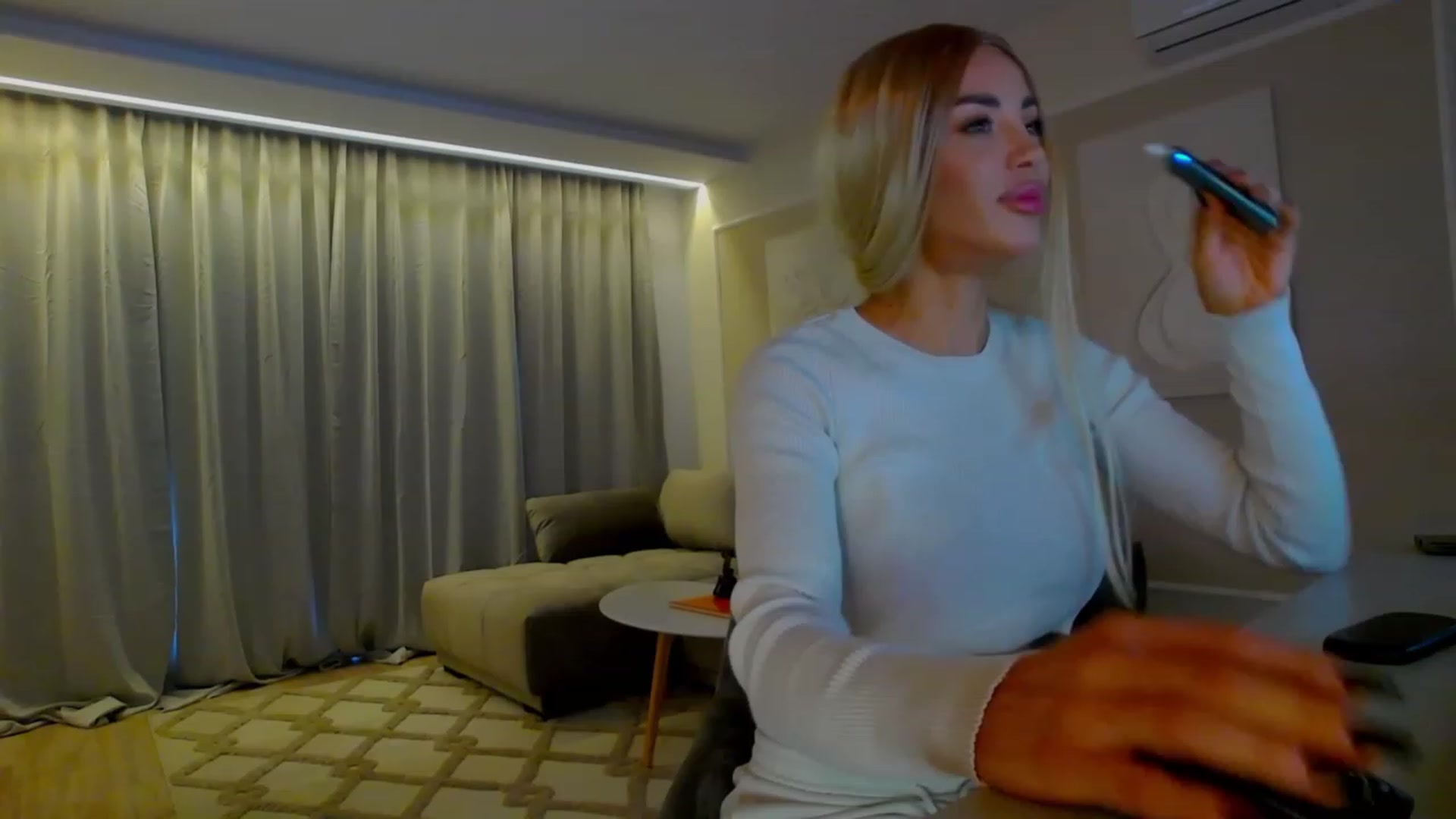 Gallery image thumbnail from BANDITAA's myfreecams stream on, 02/12/2024, 06:17 image 13 of 20