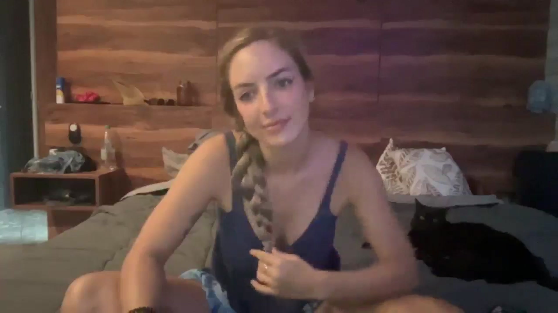 Gallery image thumbnail from BBarbieGirl's myfreecams stream on, 08/26/2025, 22:41 image 10 of 20