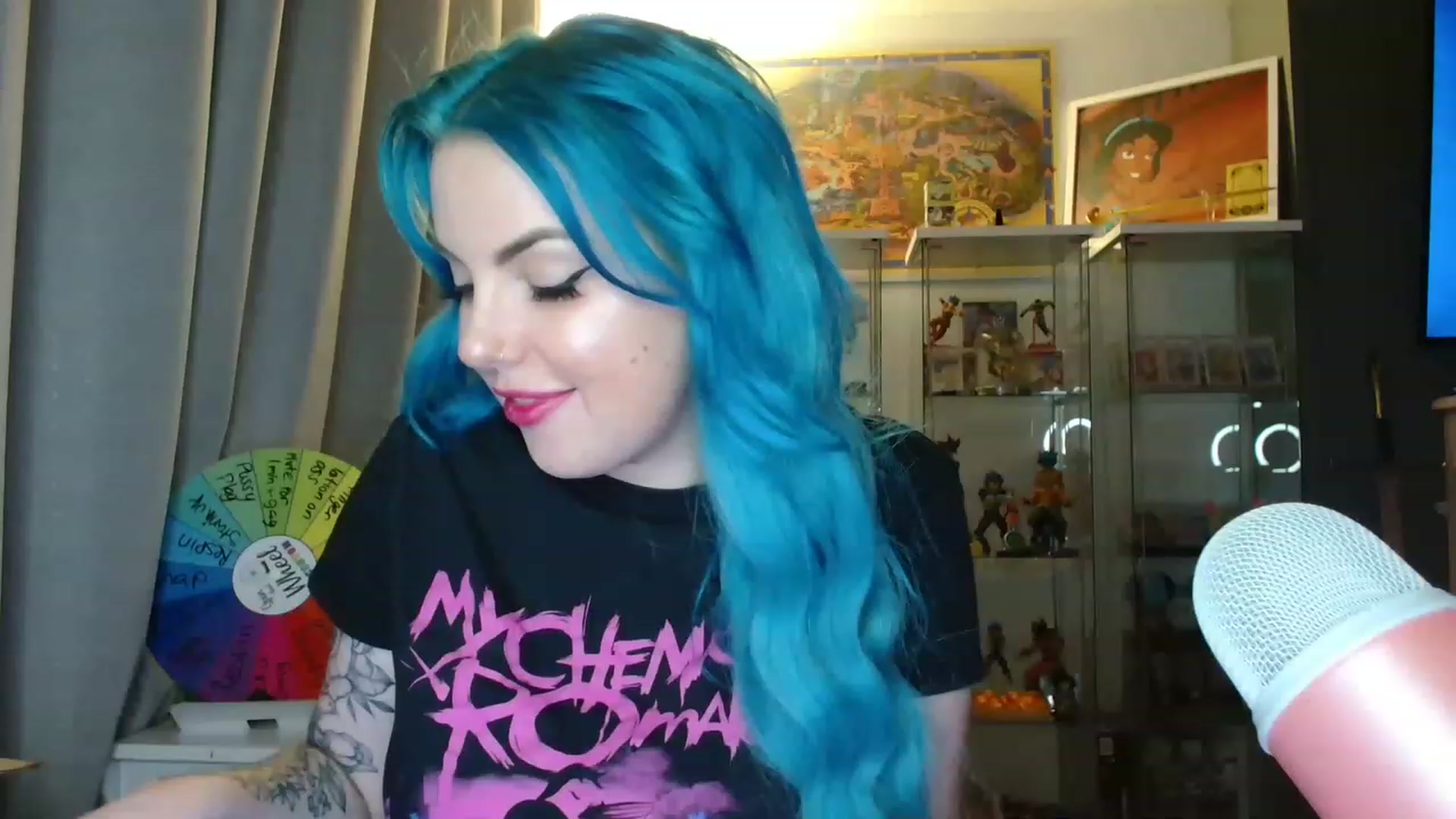 Gallery image thumbnail from BBlue_bird's myfreecams stream on, 12/08/2022, 23:25 image 3 of 20