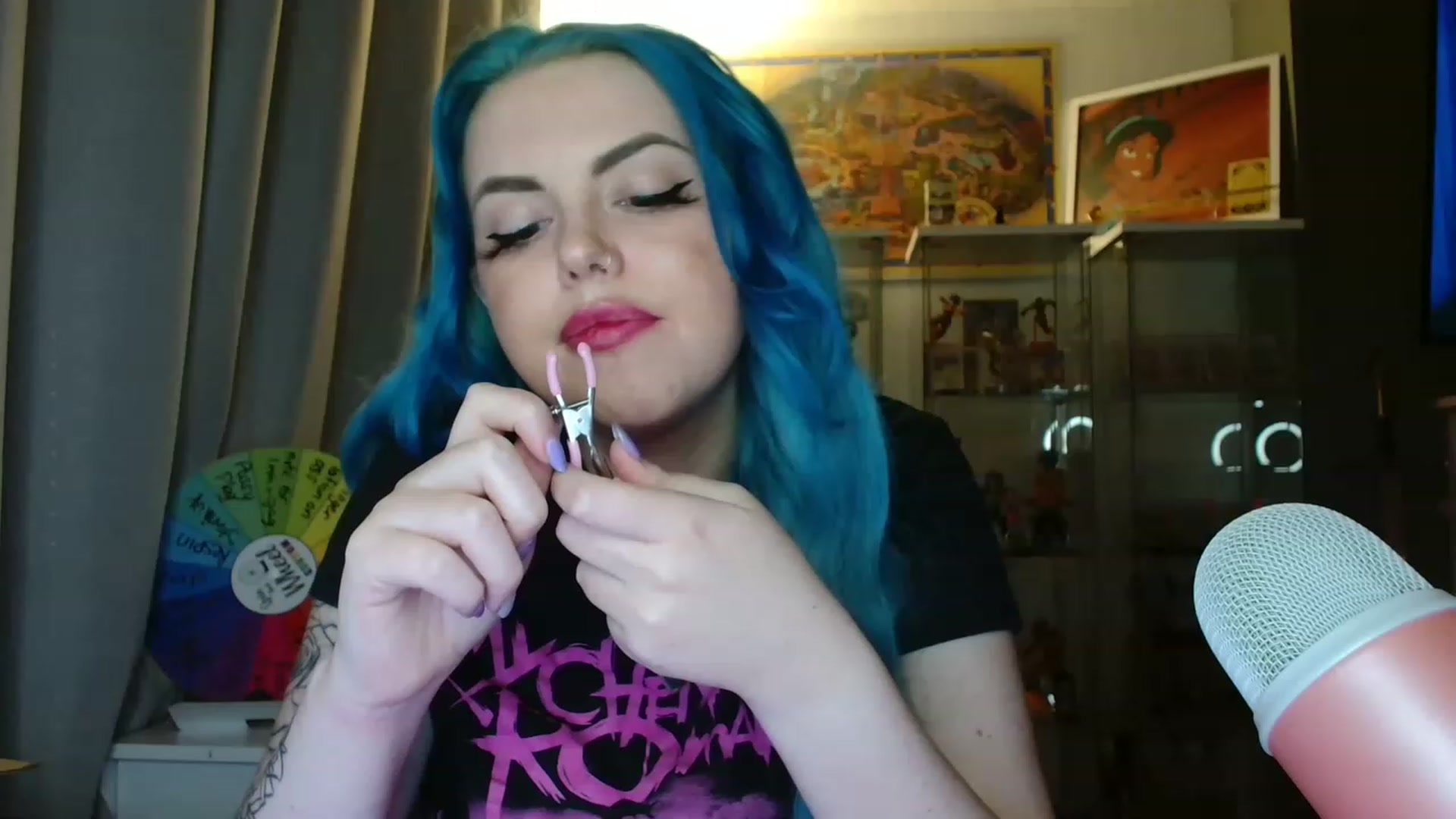 Gallery image thumbnail from BBlue_bird's myfreecams stream on, 12/08/2022, 23:25 image 4 of 20