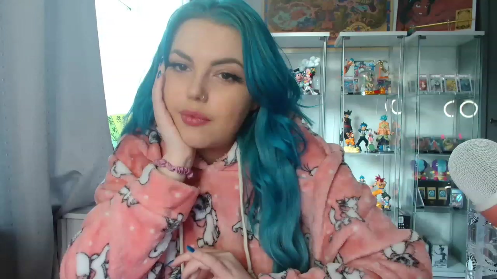 Gallery image thumbnail from BBlue_bird's myfreecams stream on, 02/05/2023, 15:18 image 5 of 20