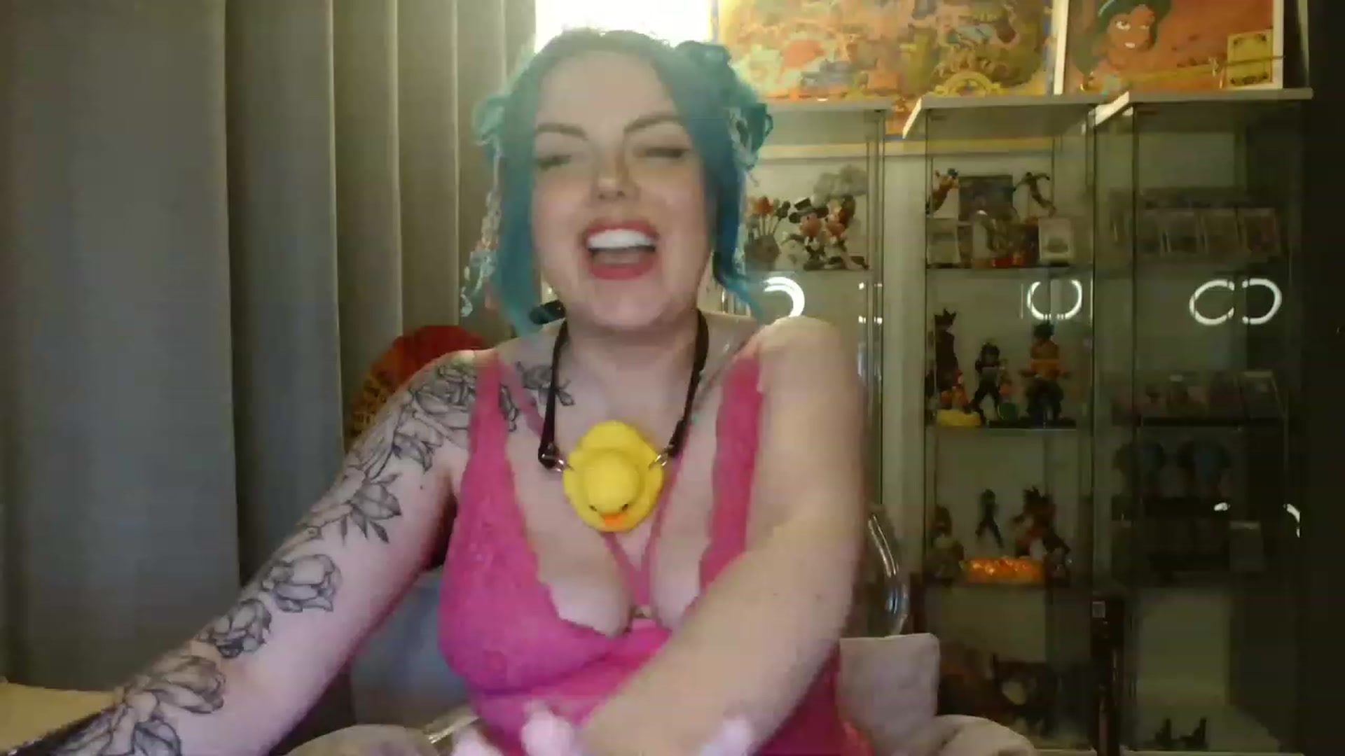 Gallery image thumbnail from BBlue_bird's myfreecams stream on, 03/16/2023, 24:03 image 1 of 20