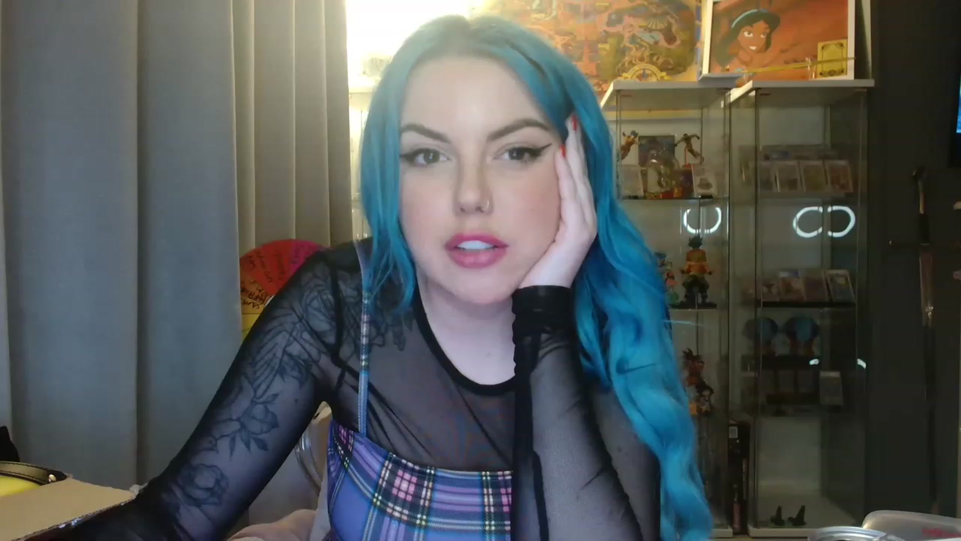 Gallery image thumbnail from BBlue_bird's myfreecams stream on, 03/19/2023, 24:49 image 4 of 20