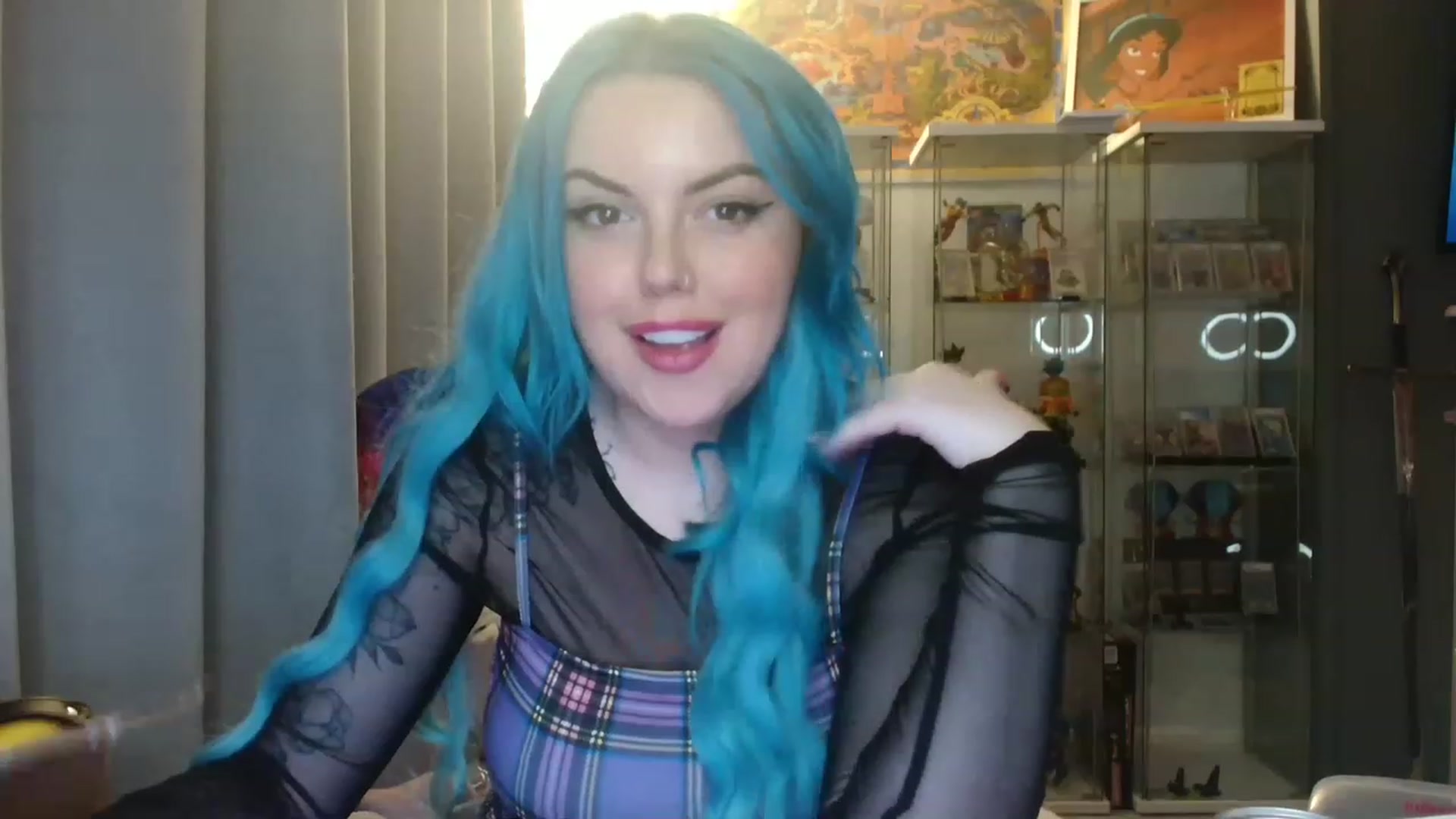 Gallery image thumbnail from BBlue_bird's myfreecams stream on, 03/19/2023, 24:49 image 6 of 20
