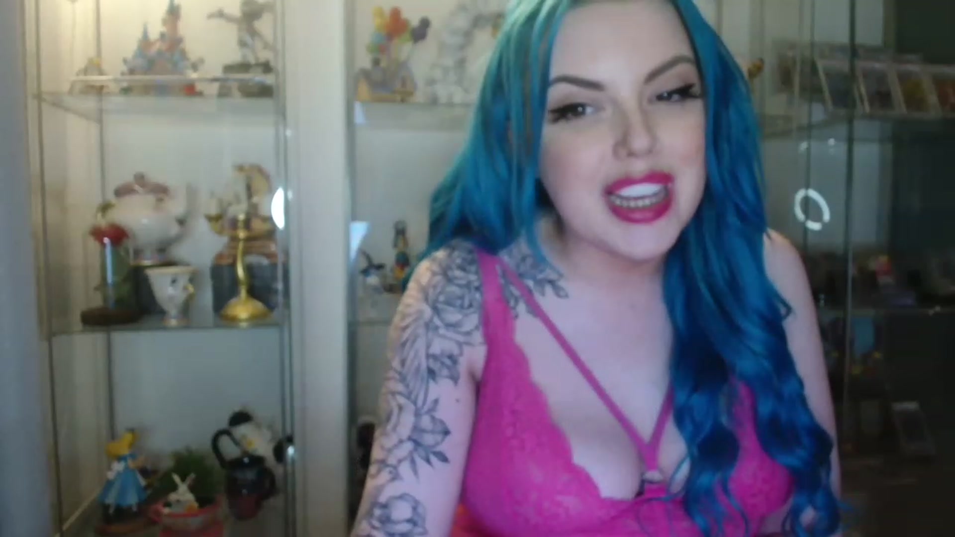 Gallery image thumbnail from BBlue_bird's myfreecams stream on, 04/15/2023, 21:26 image 14 of 20
