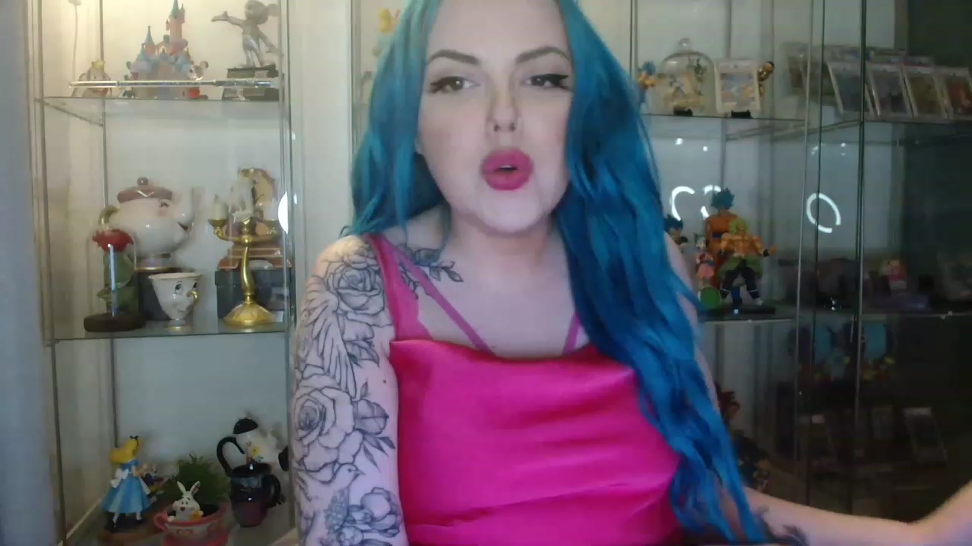 Gallery image thumbnail from BBlue_bird's myfreecams stream on, 04/15/2023, 21:26 image 1 of 20