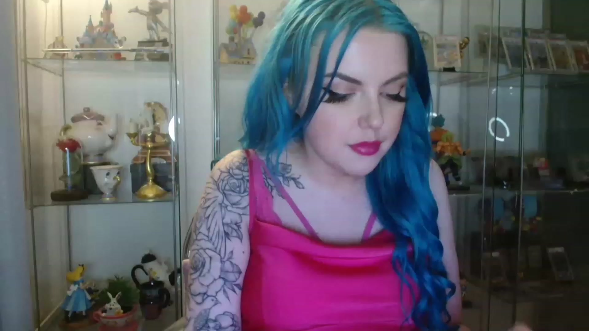 Gallery image thumbnail from BBlue_bird's myfreecams stream on, 04/15/2023, 21:26 image 11 of 20