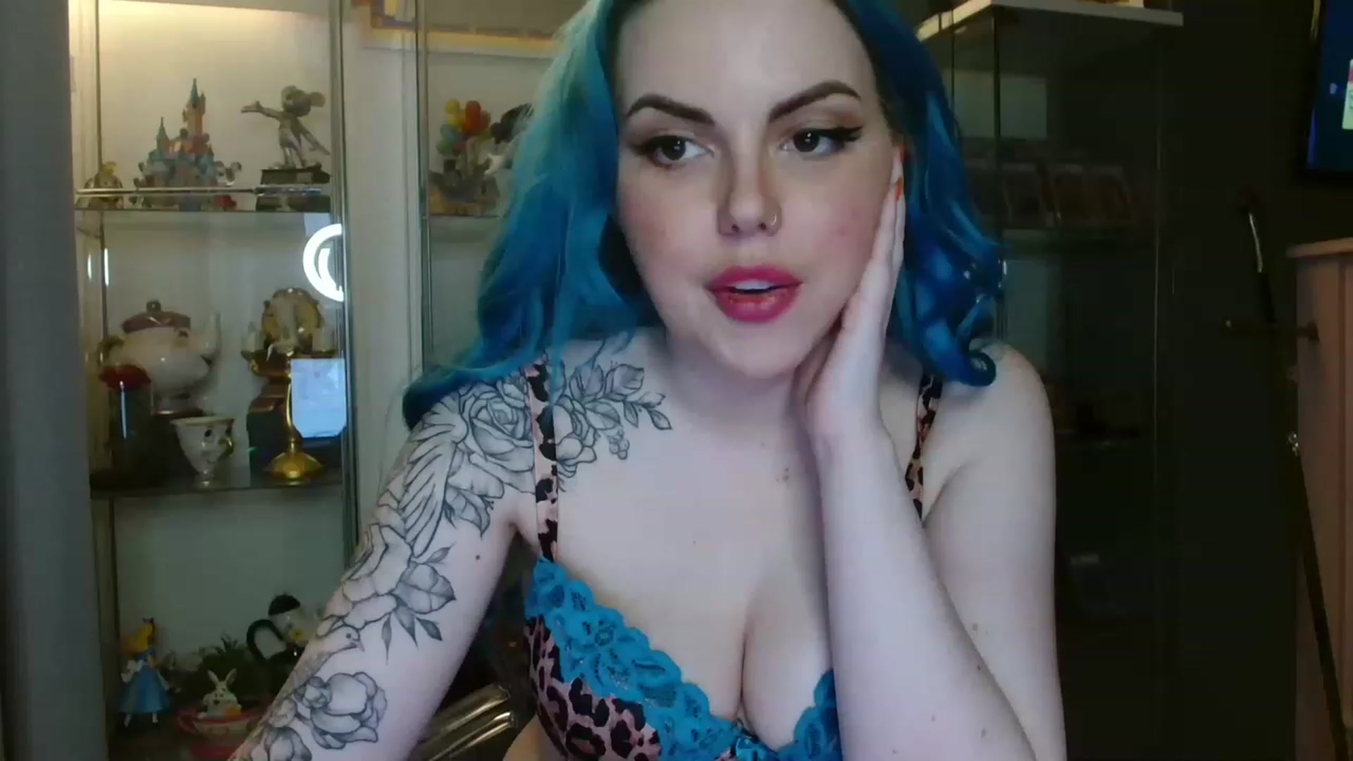 Gallery image thumbnail from BBlue_bird's myfreecams stream on, 05/06/2023, 23:29 image 15 of 20