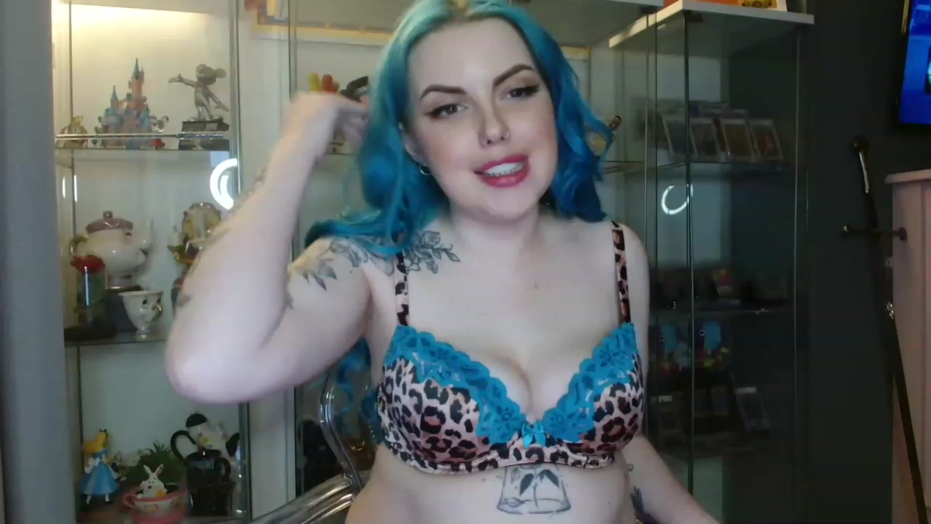 Gallery image thumbnail from BBlue_bird's myfreecams stream on, 05/06/2023, 23:29 image 10 of 20