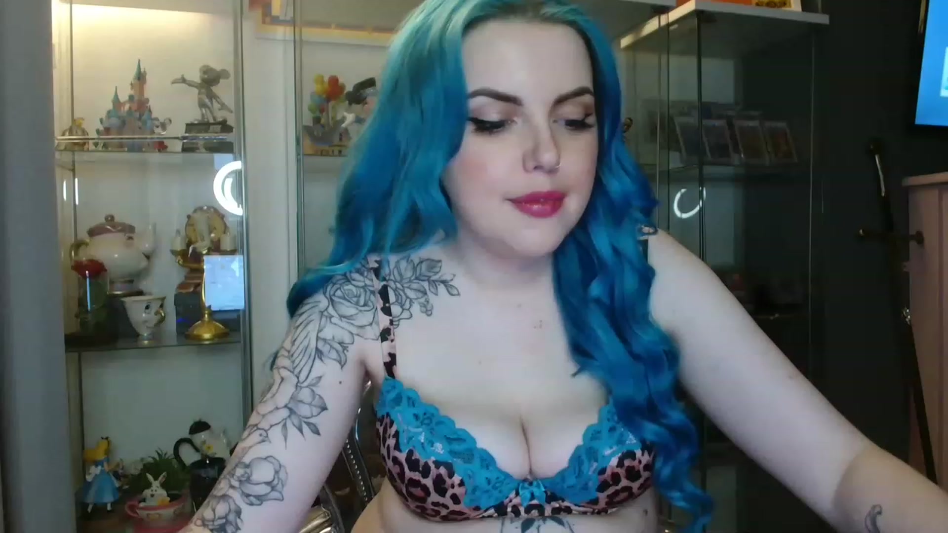 Gallery image thumbnail from BBlue_bird's myfreecams stream on, 05/06/2023, 23:29 image 9 of 20