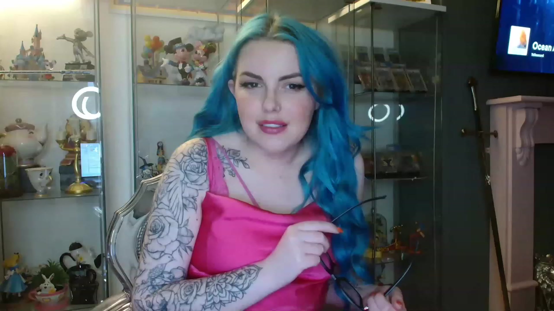 Gallery image thumbnail from BBlue_bird's myfreecams stream on, 05/12/2023, 22:00 image 9 of 20