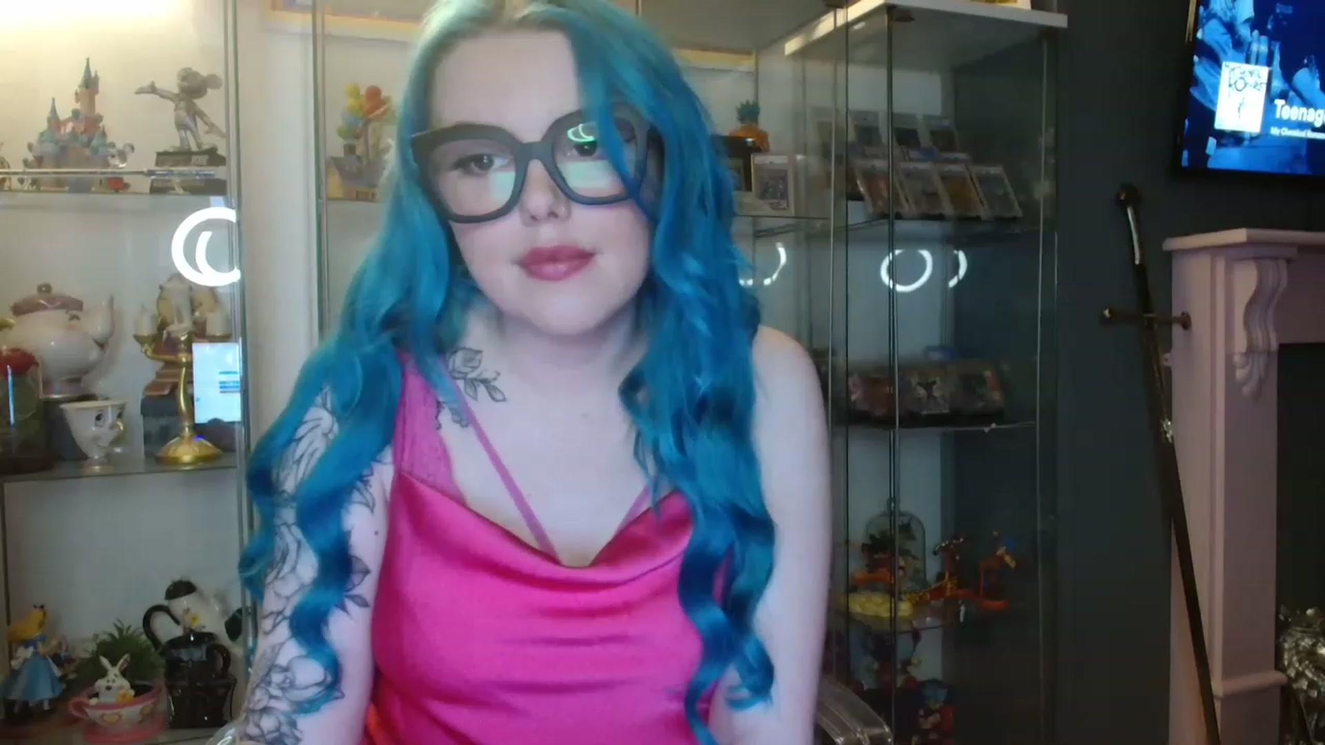 Gallery image thumbnail from BBlue_bird's myfreecams stream on, 05/12/2023, 22:00 image 14 of 20
