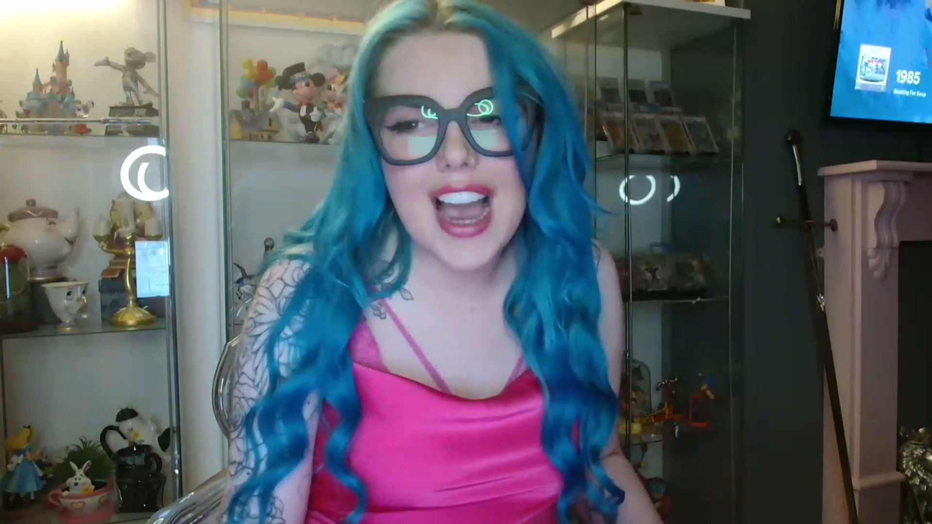 Gallery image thumbnail from BBlue_bird's myfreecams stream on, 05/12/2023, 22:00 image 20 of 20