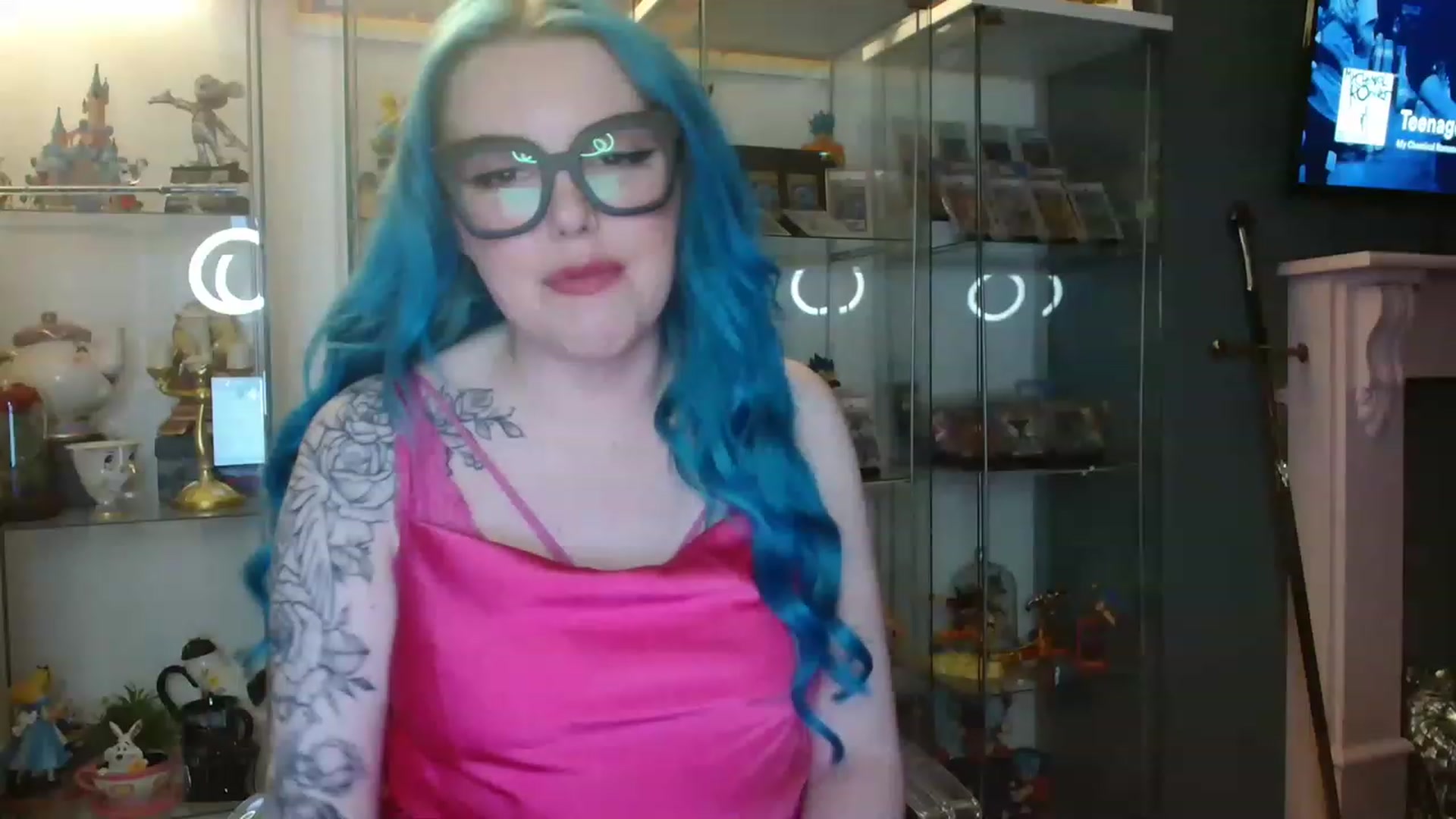 Gallery image thumbnail from BBlue_bird's myfreecams stream on, 05/12/2023, 22:00 image 16 of 20