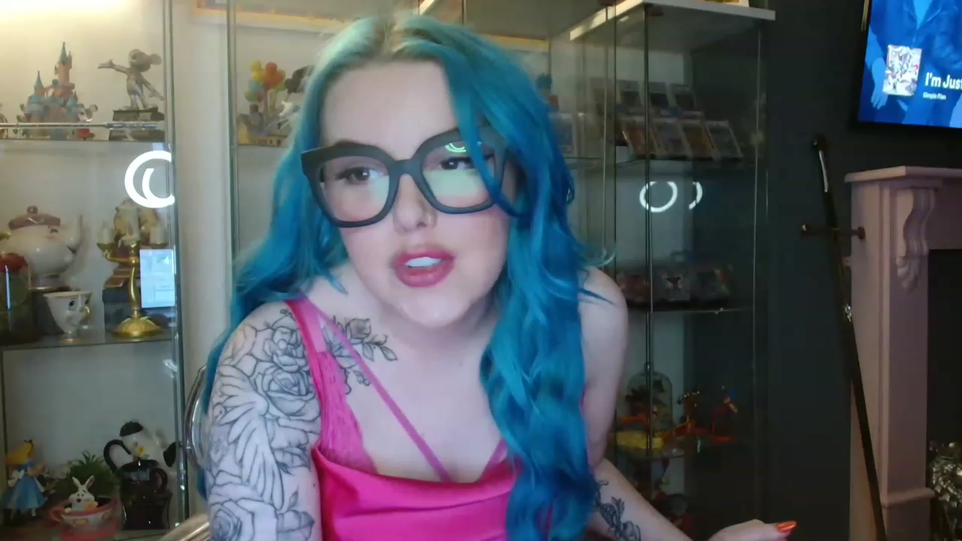 Gallery image thumbnail from BBlue_bird's myfreecams stream on, 05/12/2023, 22:00 image 11 of 20