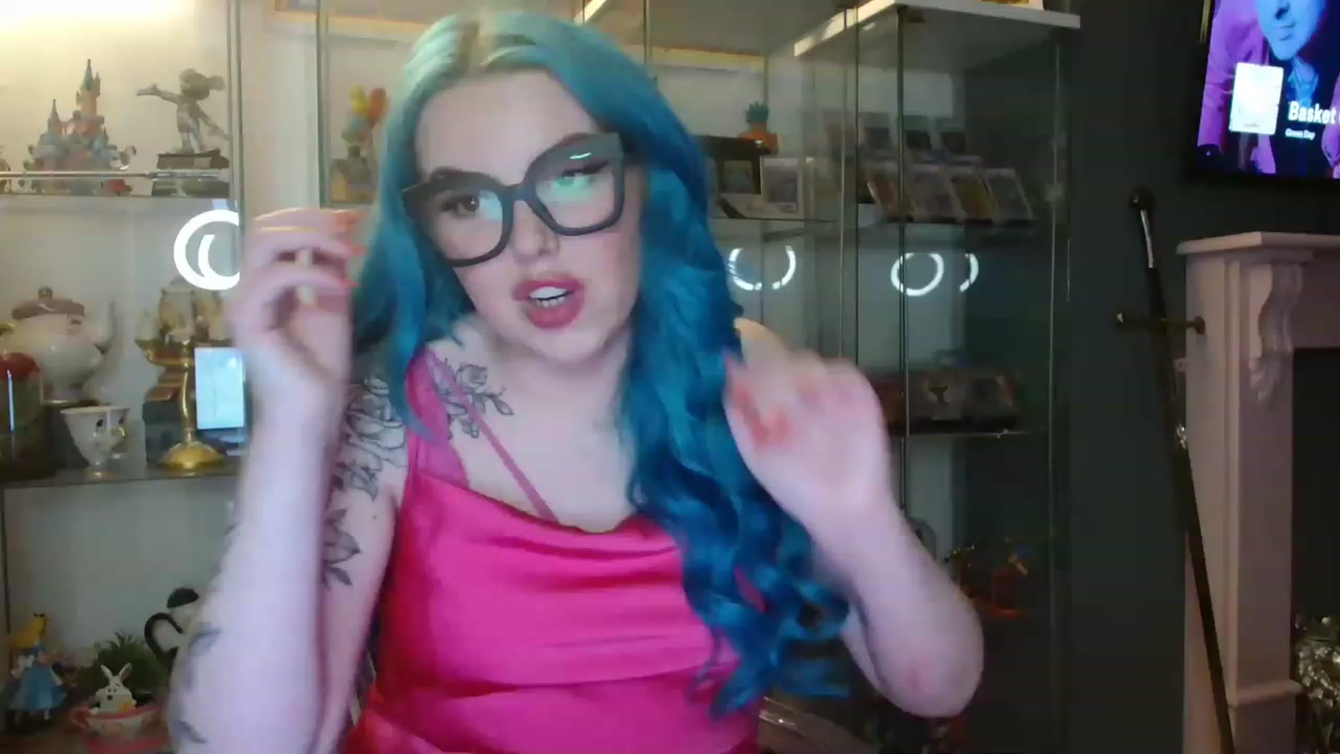 Gallery image thumbnail from BBlue_bird's myfreecams stream on, 05/12/2023, 22:00 image 1 of 20