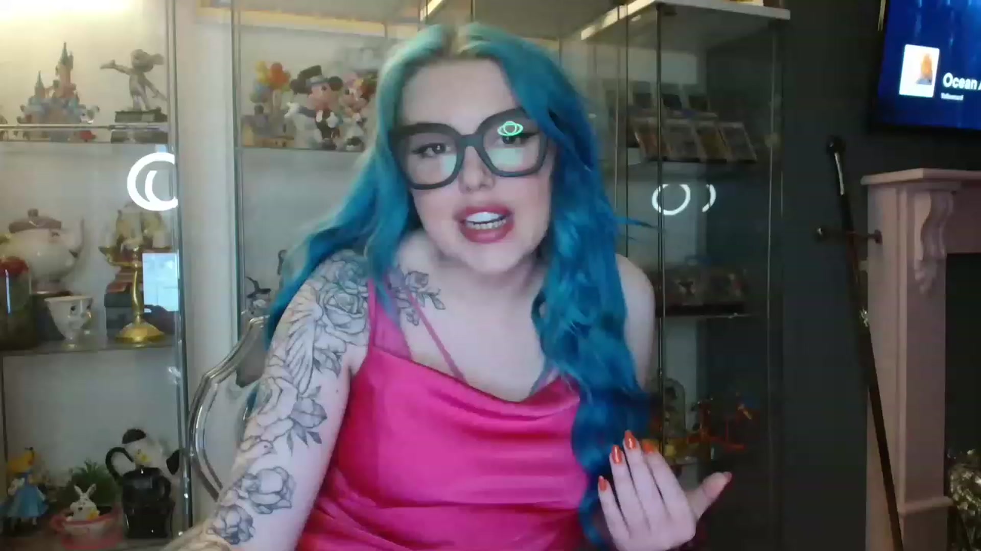 Gallery image thumbnail from BBlue_bird's myfreecams stream on, 05/12/2023, 22:00 image 6 of 20