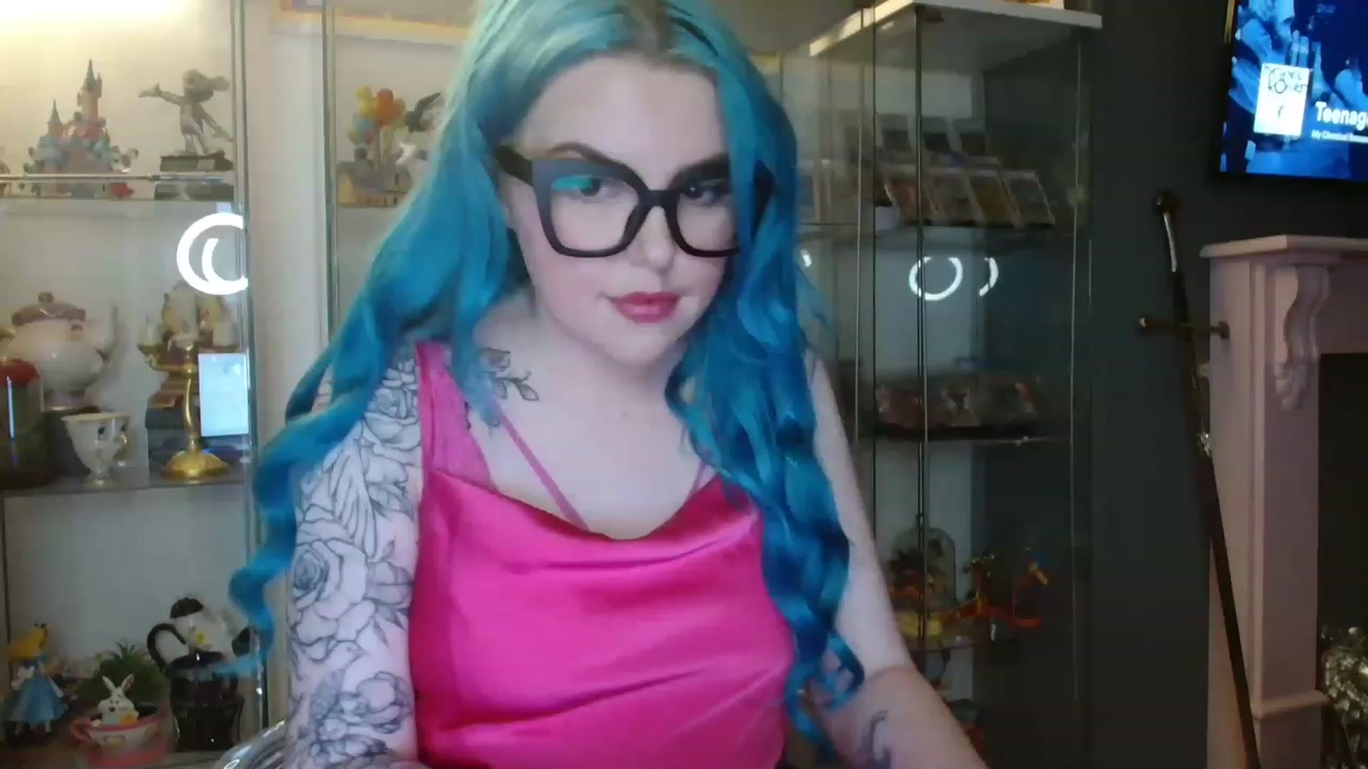 Gallery image thumbnail from BBlue_bird's myfreecams stream on, 05/12/2023, 22:00 image 15 of 20