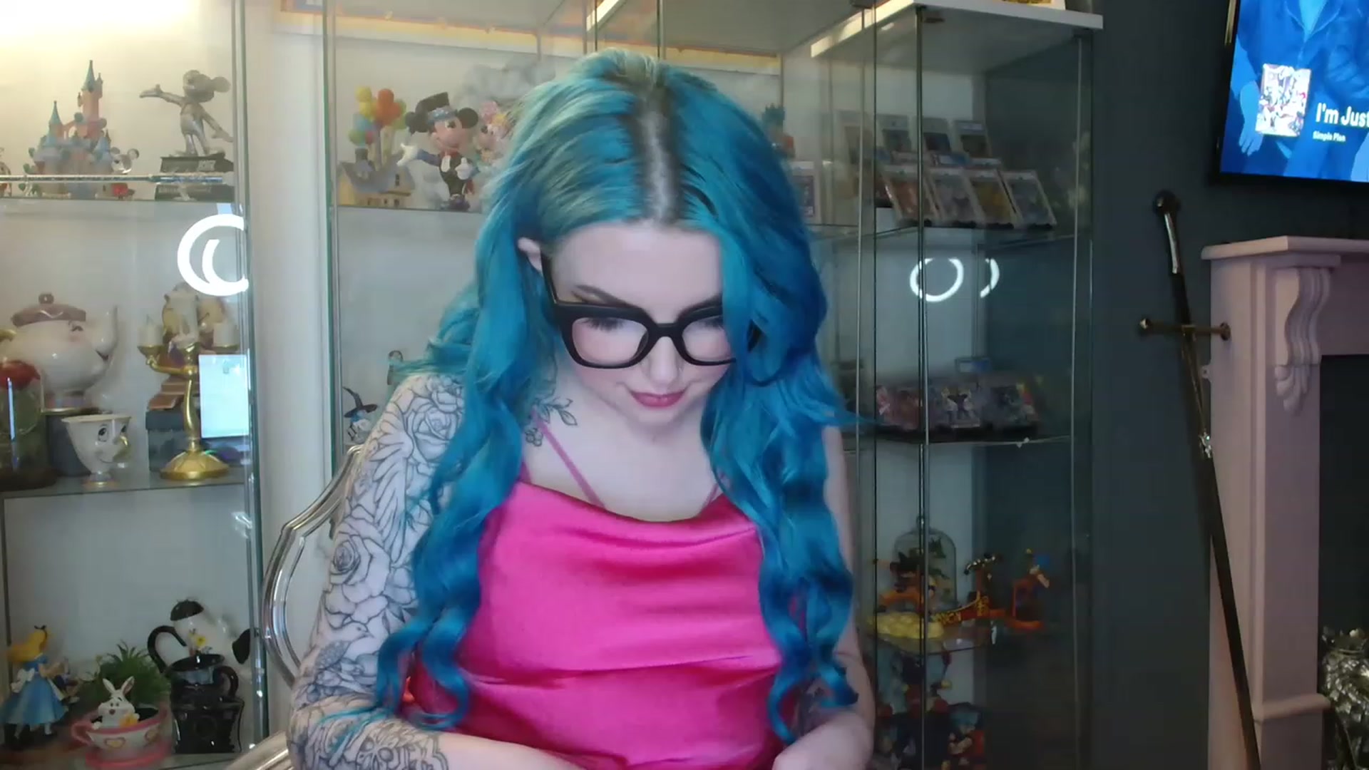 Gallery image thumbnail from BBlue_bird's myfreecams stream on, 05/12/2023, 22:00 image 10 of 20