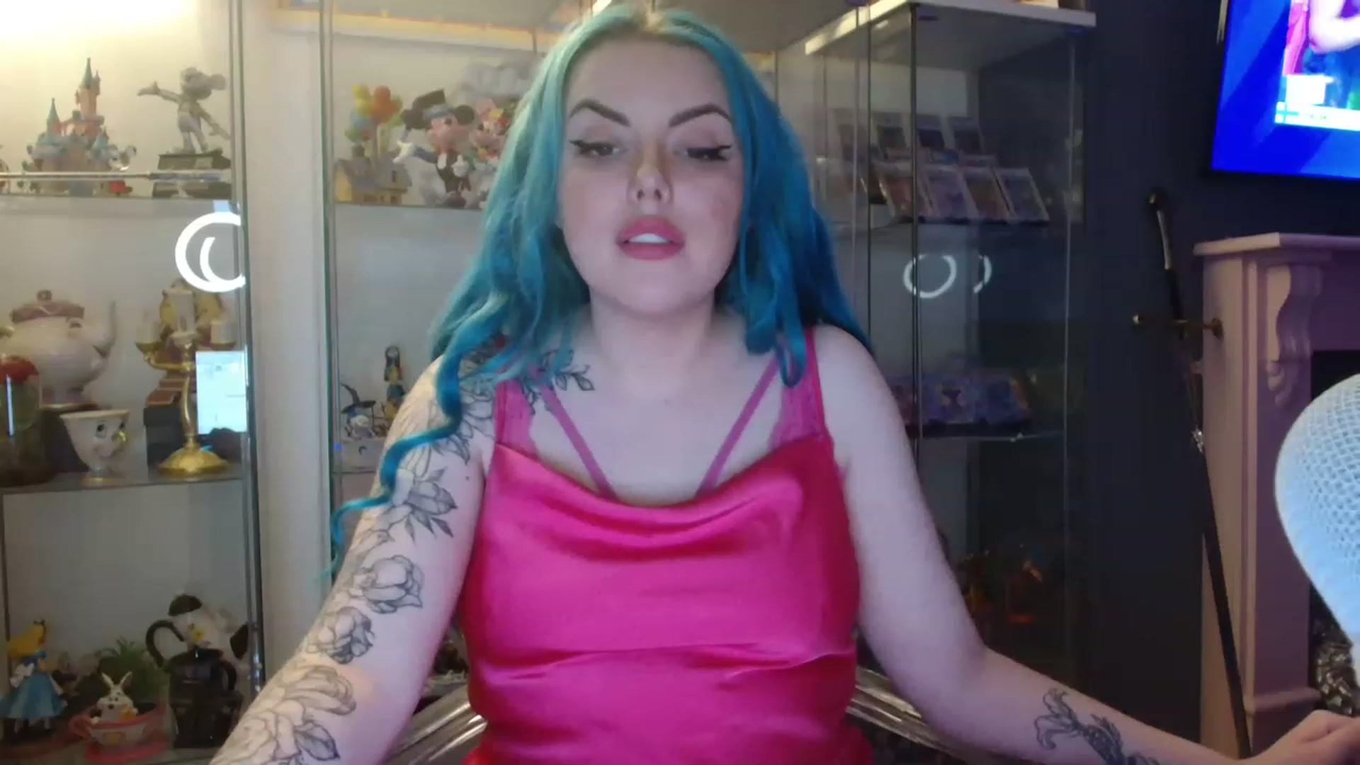 Gallery image thumbnail from BBlue_bird's myfreecams stream on, 05/13/2023, 23:38 image 2 of 20