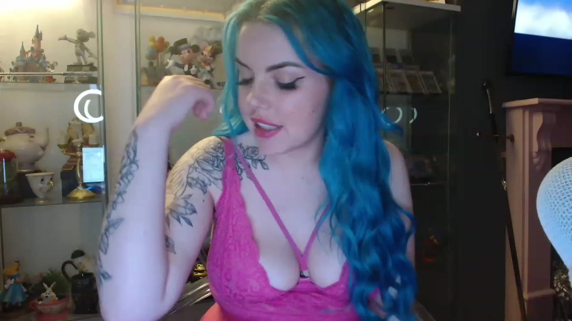Gallery image thumbnail from BBlue_bird's myfreecams stream on, 05/13/2023, 23:38 image 7 of 20