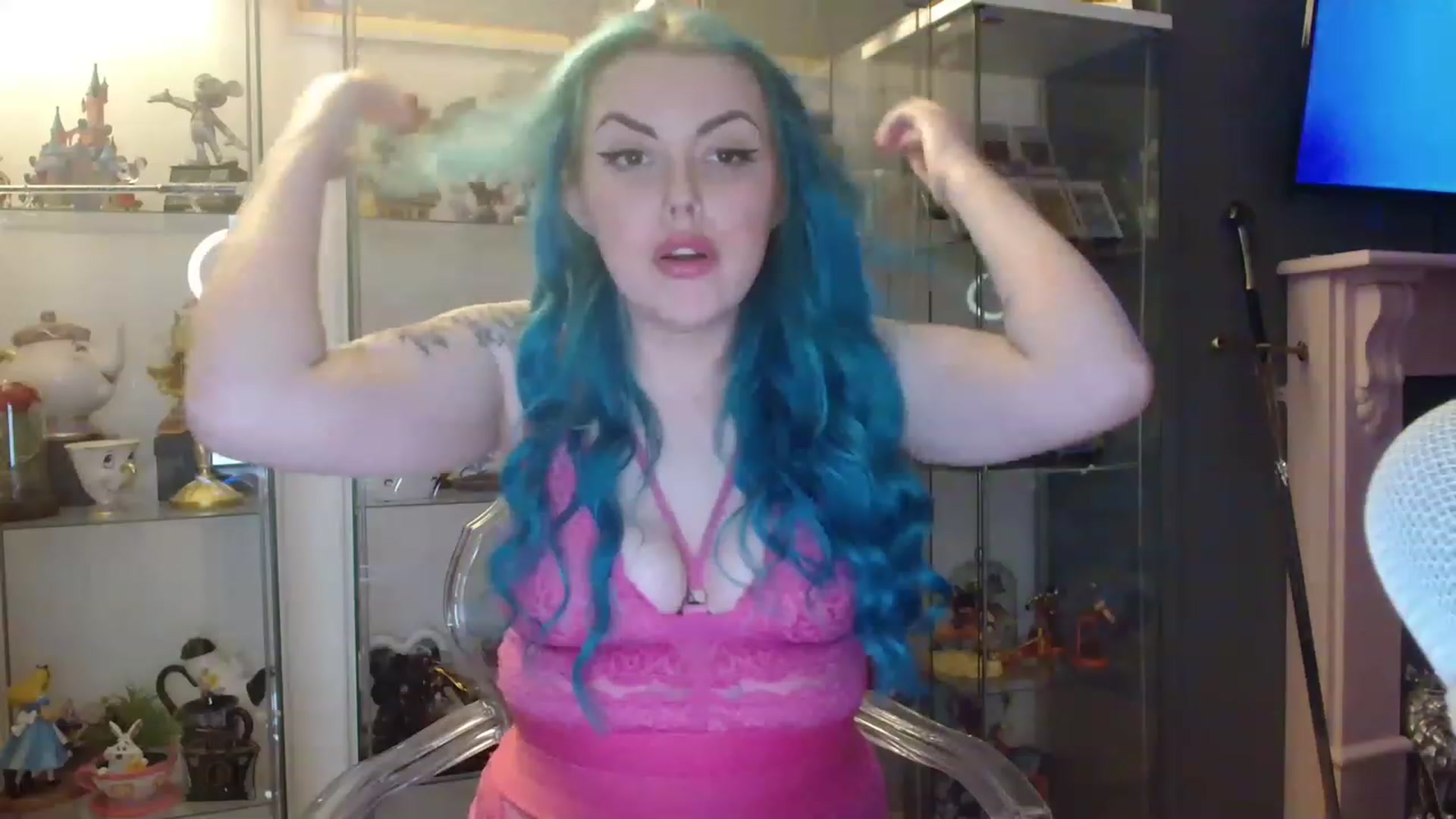 Gallery image thumbnail from BBlue_bird's myfreecams stream on, 05/13/2023, 23:38 image 9 of 20
