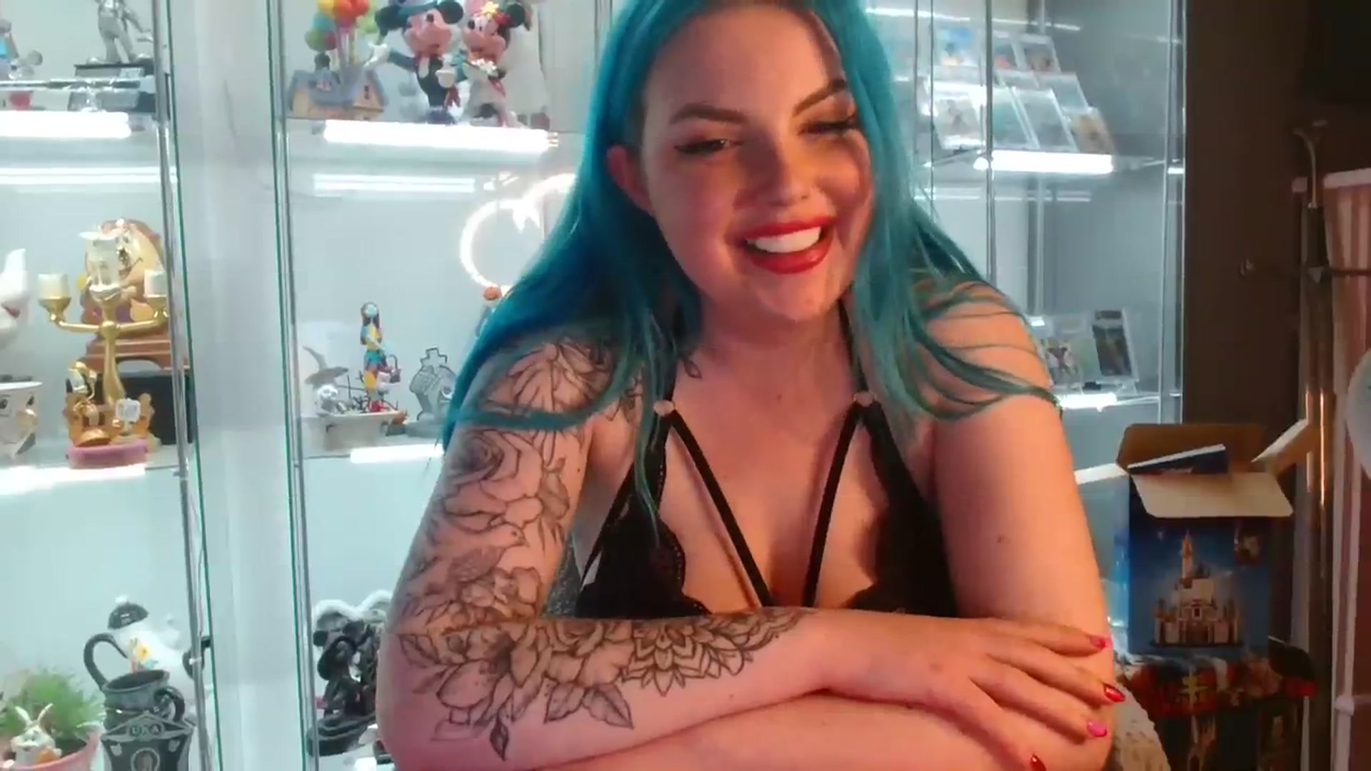 Gallery image thumbnail from BBlue_bird's myfreecams stream on, 02/18/2024, 01:04 image 12 of 20