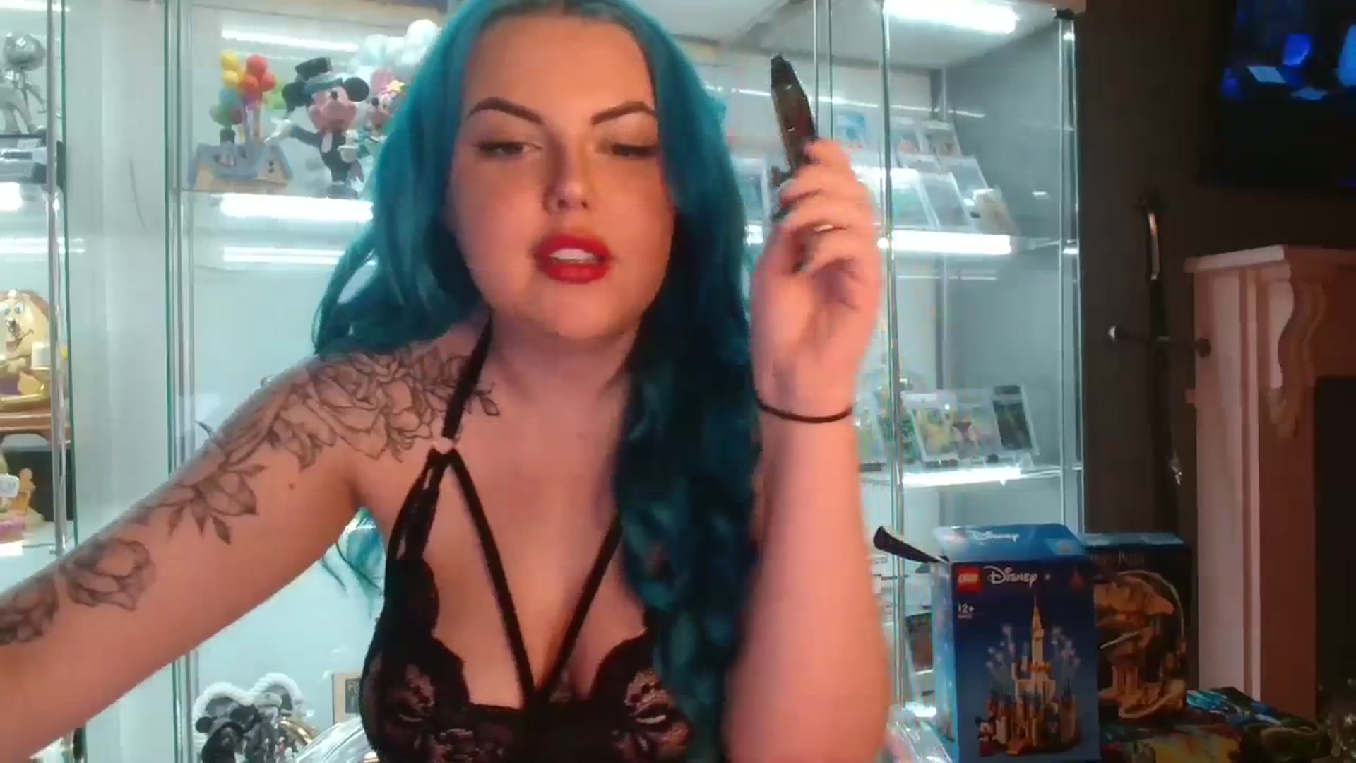 Gallery image thumbnail from BBlue_bird's myfreecams stream on, 03/30/2024, 24:00 image 15 of 20