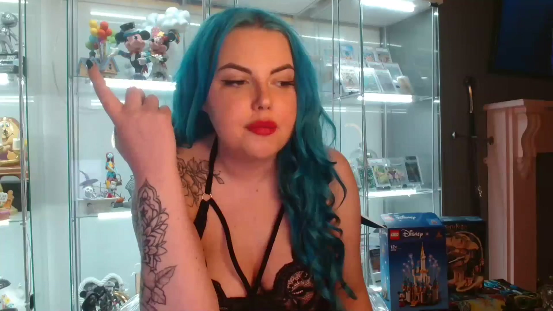 Gallery image thumbnail from BBlue_bird's myfreecams stream on, 03/30/2024, 24:00 image 19 of 20