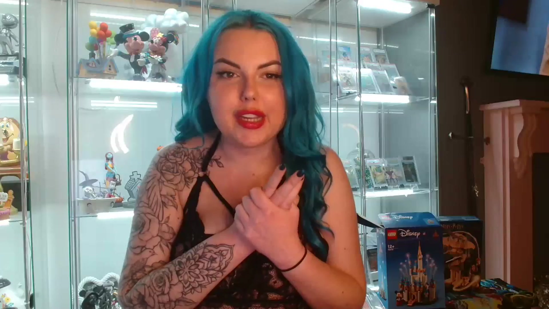 Gallery image thumbnail from BBlue_bird's myfreecams stream on, 03/30/2024, 24:00 image 17 of 20