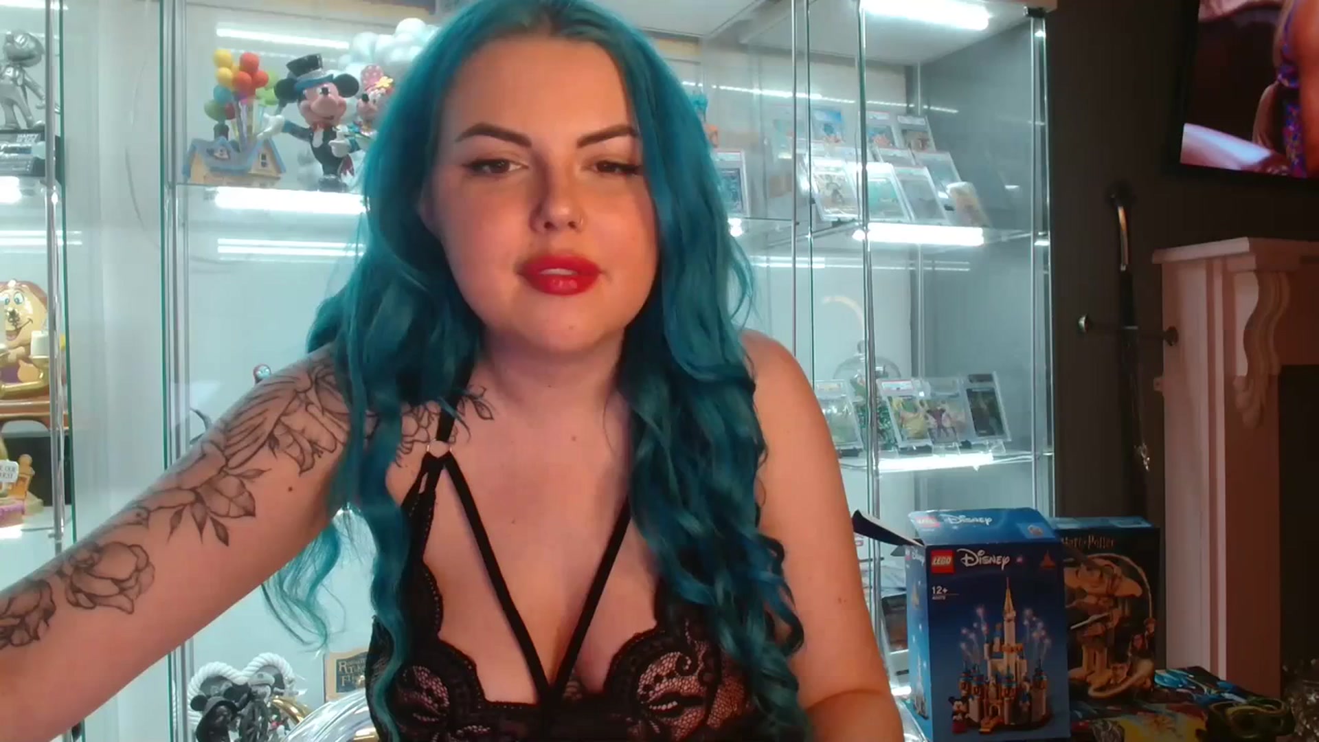 Gallery image thumbnail from BBlue_bird's myfreecams stream on, 03/30/2024, 24:00 image 14 of 20