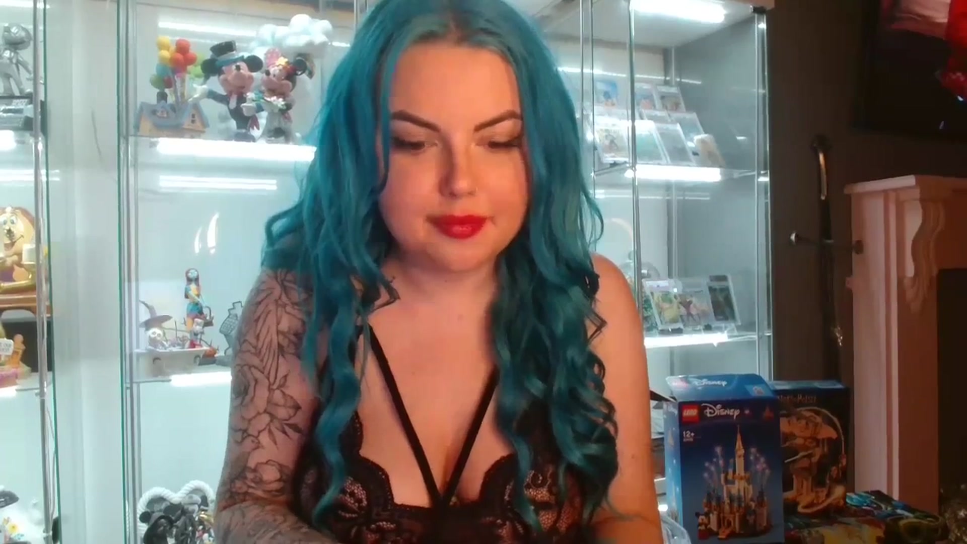 Gallery image thumbnail from BBlue_bird's myfreecams stream on, 03/30/2024, 24:17 image 8 of 20