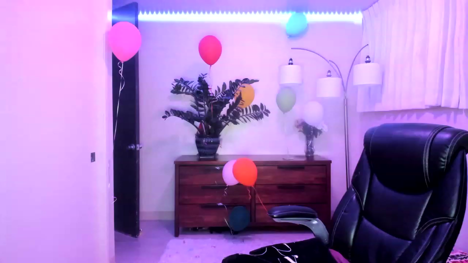 Gallery image thumbnail from BDAYJANE's myfreecams stream on, 01/23/2023, 07:16 image 17 of 20
