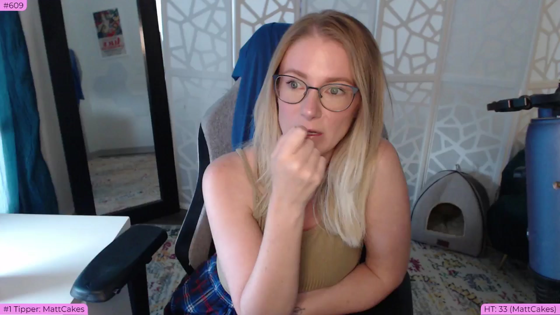 Gallery image thumbnail from BDAYTeecake's myfreecams stream on, 06/21/2024, 02:07 image 1 of 20