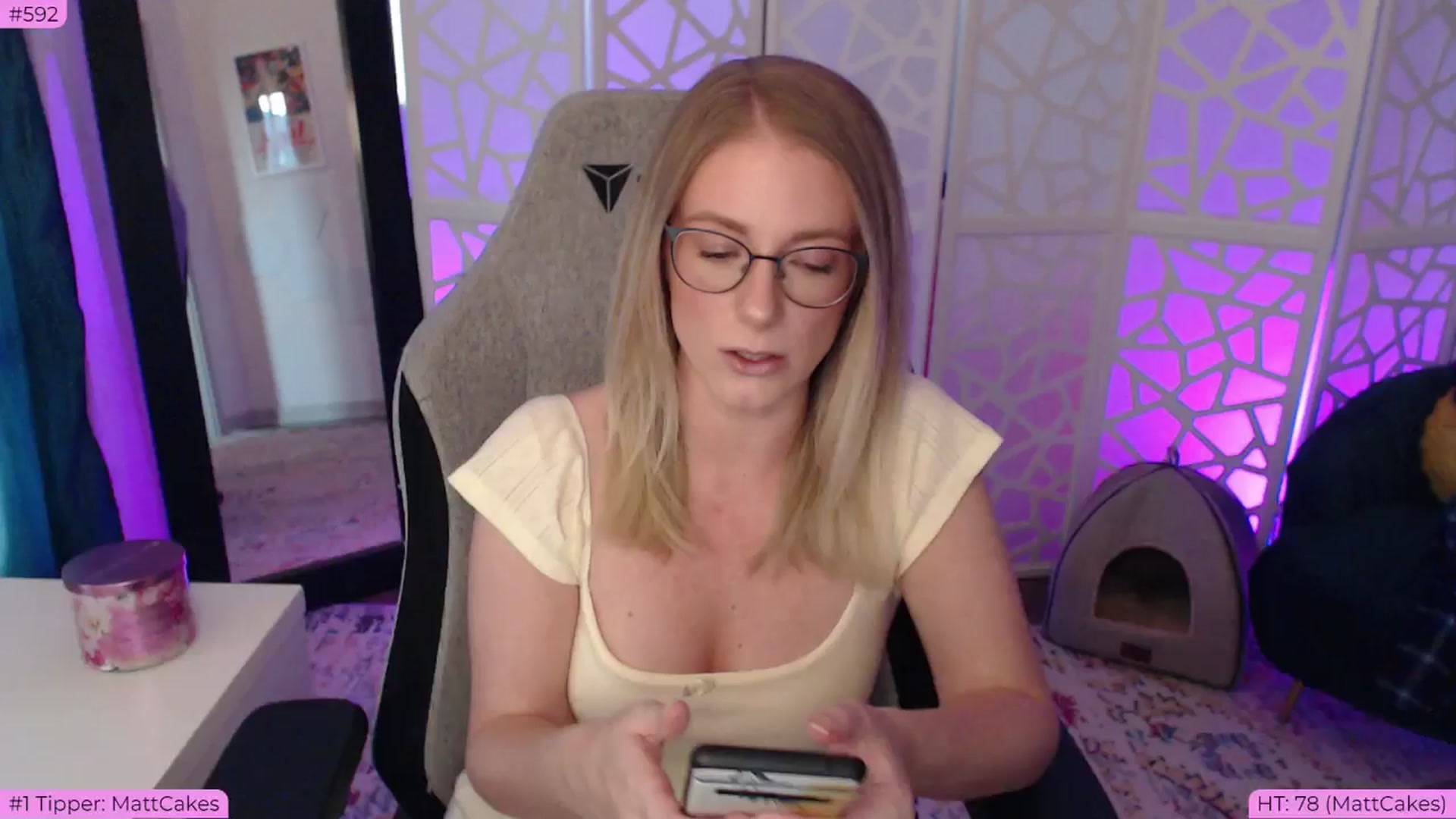 Gallery image thumbnail from BDAYTeecake's myfreecams stream on, 06/22/2024, 02:16 image 5 of 20