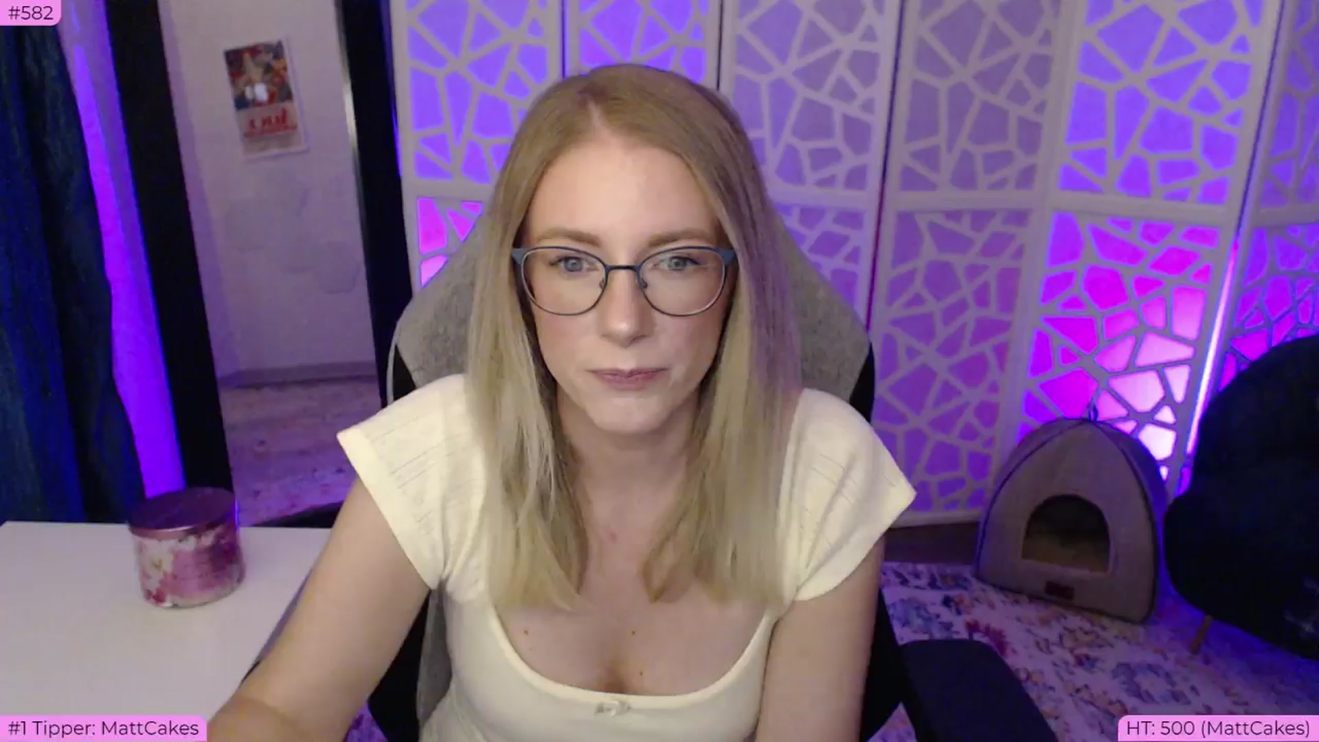 Gallery image thumbnail from BDAYTeecake's myfreecams stream on, 06/22/2024, 02:16 image 16 of 20