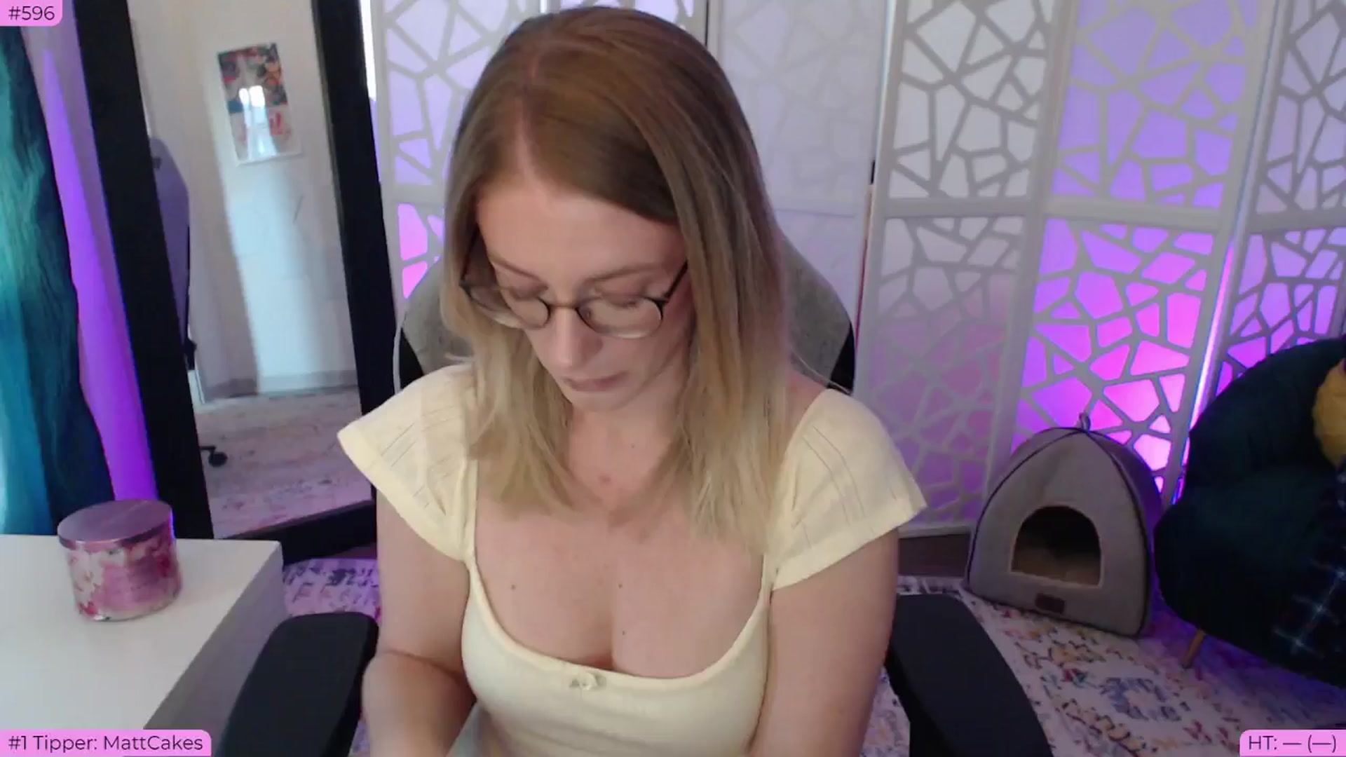Gallery image thumbnail from BDAYTeecake's myfreecams stream on, 06/22/2024, 02:16 image 1 of 20