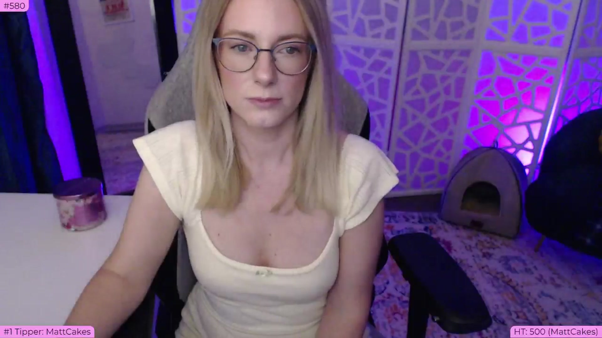 Gallery image thumbnail from BDAYTeecake's myfreecams stream on, 06/22/2024, 02:16 image 19 of 20
