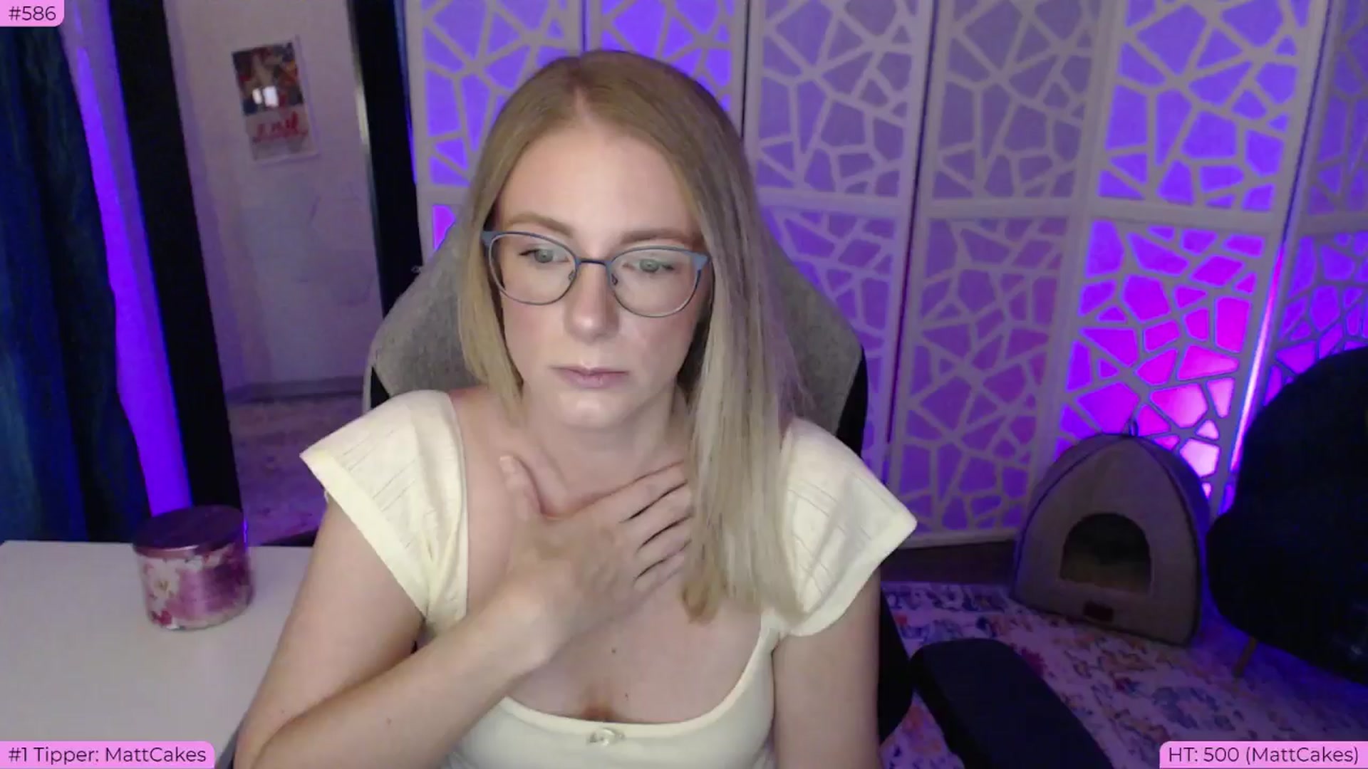 Gallery image thumbnail from BDAYTeecake's myfreecams stream on, 06/22/2024, 02:16 image 14 of 20